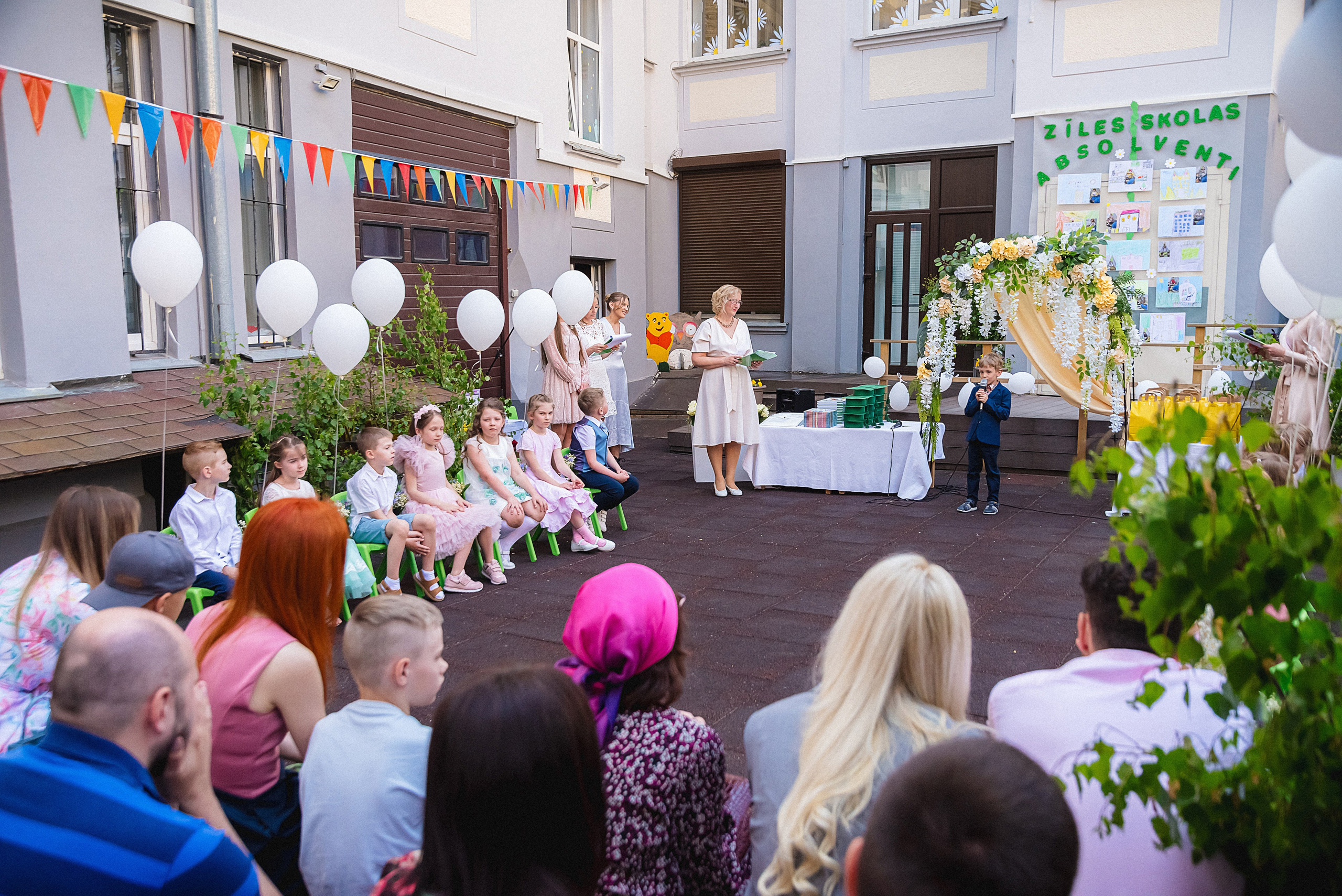 Zīles Skolas Izlaidums. Fotogrāfs Rīgā. Gīmenes, individuālās un dažādu produktu fotosesijas