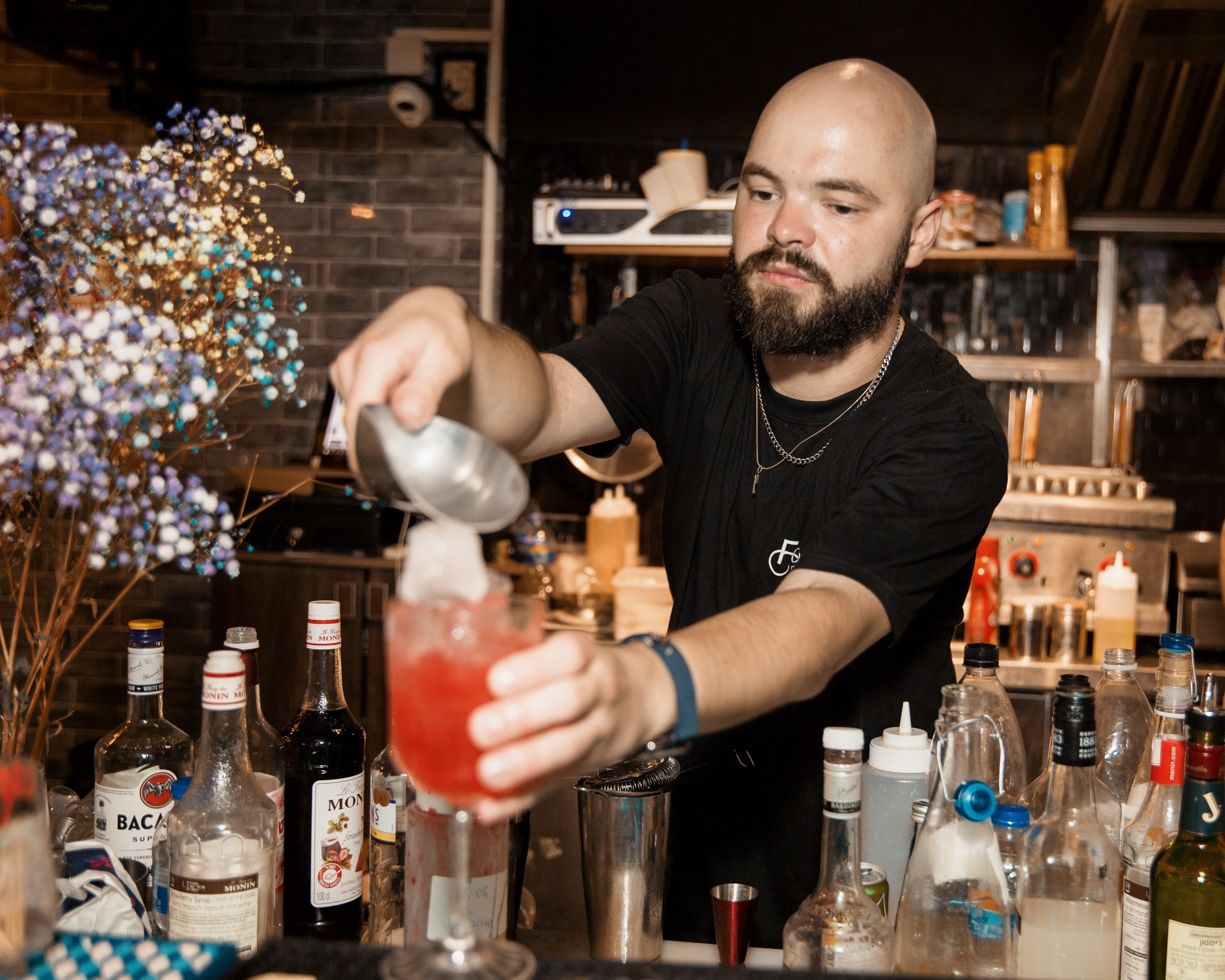 Контентная съемка для бара Focus. Портретный и репортажный фотограф в Израиле Рома Бирман