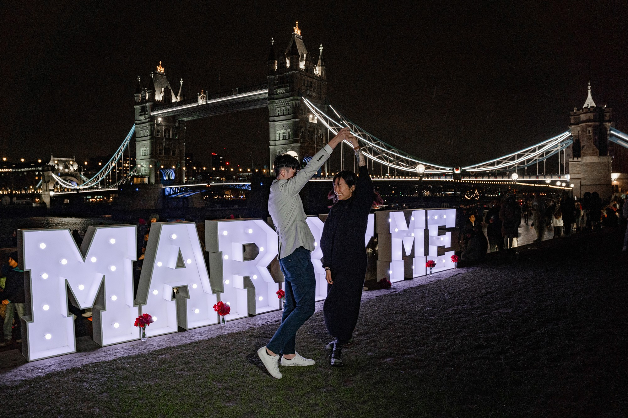 Proposal next to Tower Bridge. Tonya Kyrylenko photographer in London