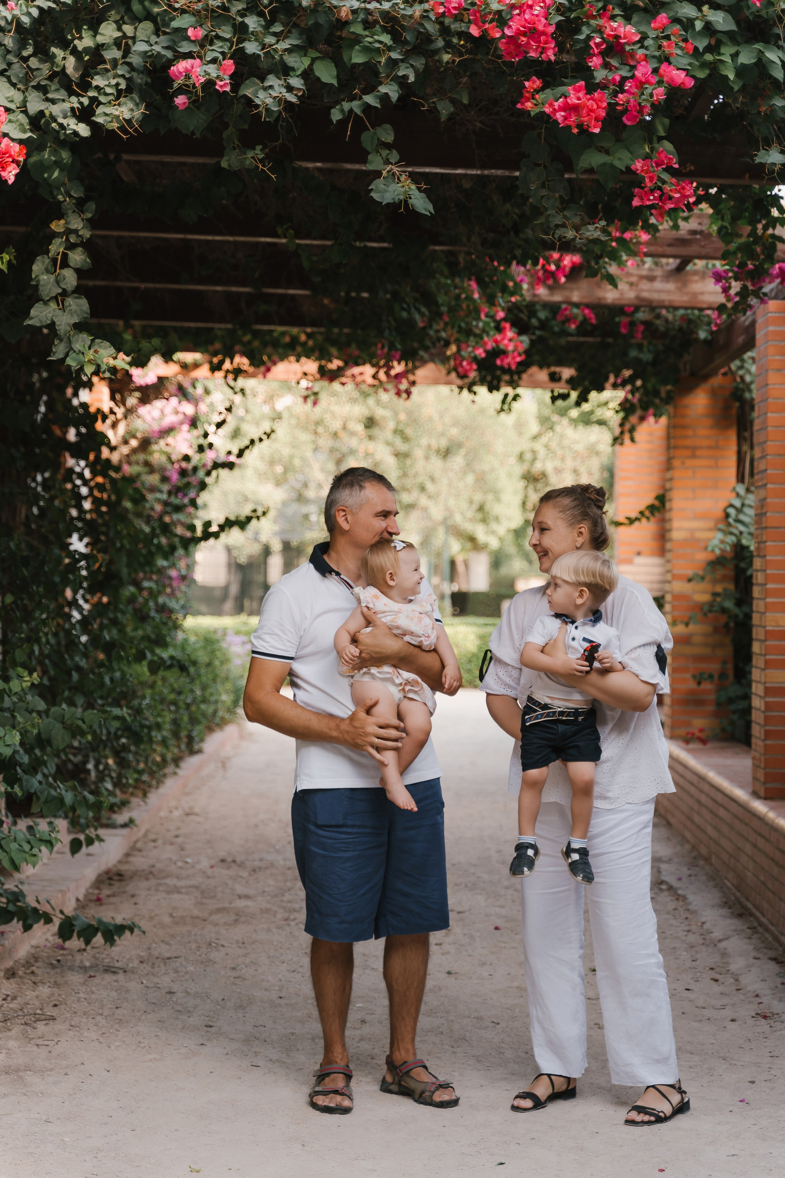 Anna, Pavel, Misha y Sofia. Fotógrafa de bodas y familias en España, Valencia: Nadia ProFoto