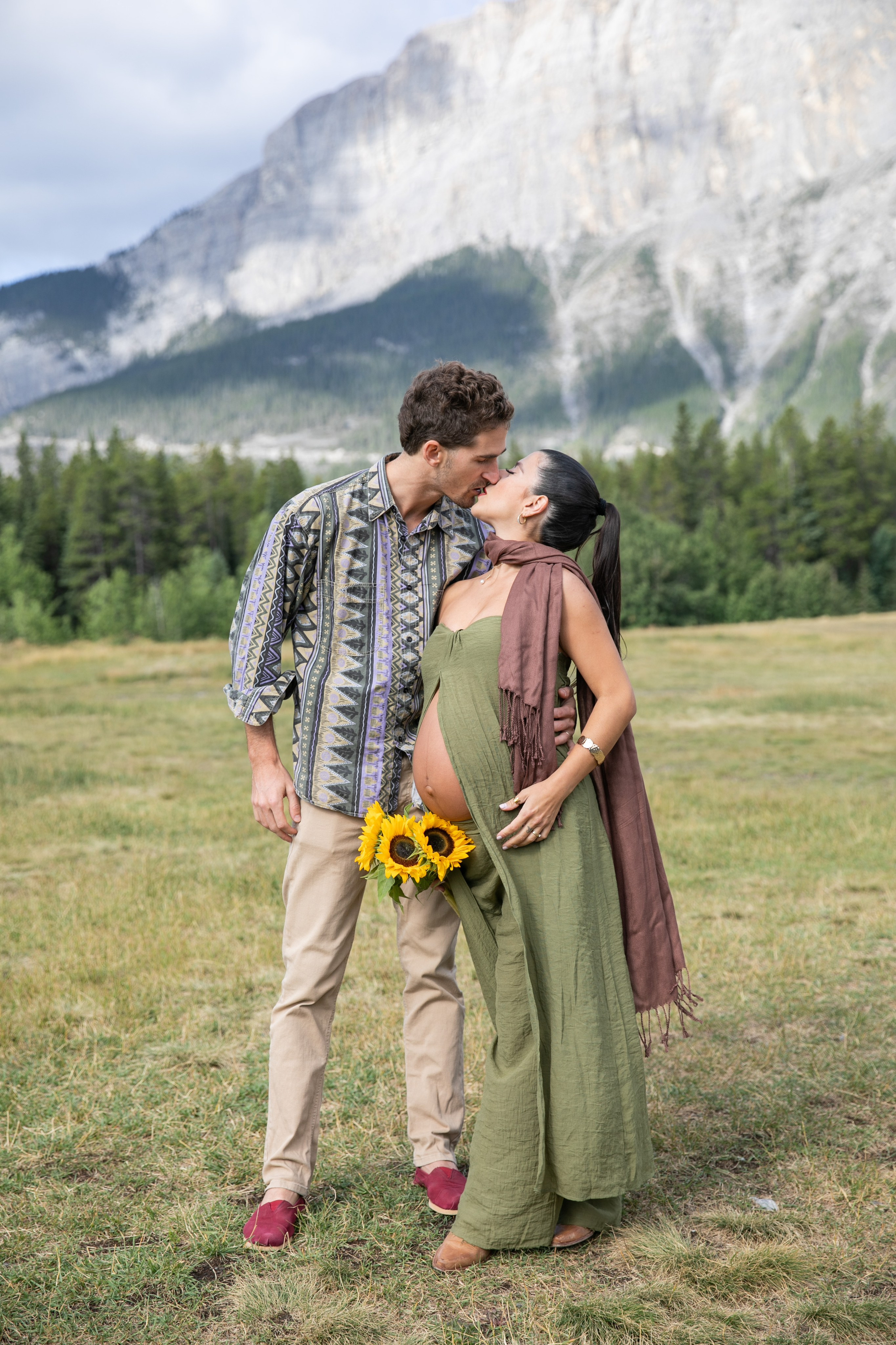 Maternity Photos — Canmore — Daniella. Fotografía accesible en Calgary