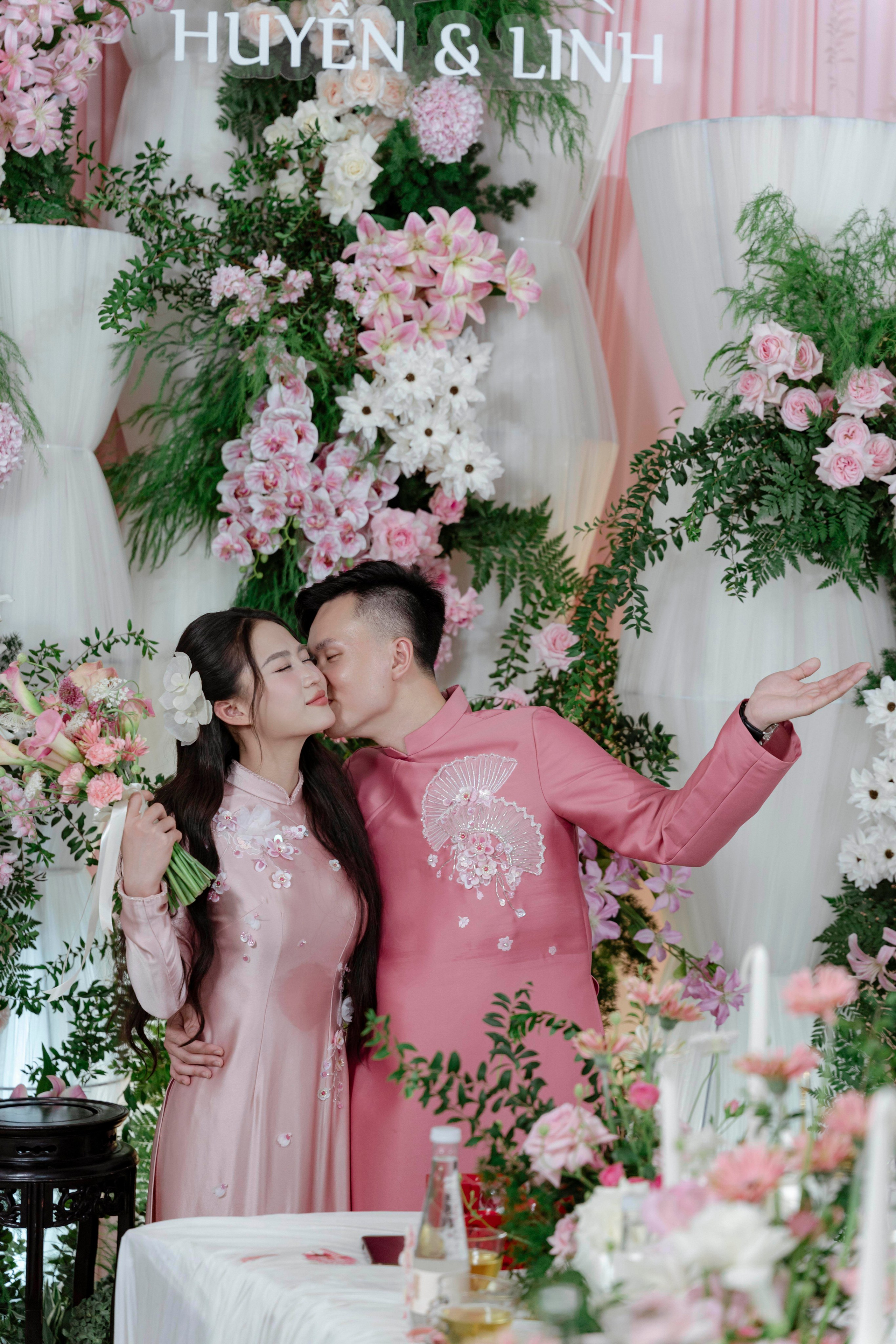 LINH & HUYEN. WEDDING PHOTOGRAPHER IN VIETNAM