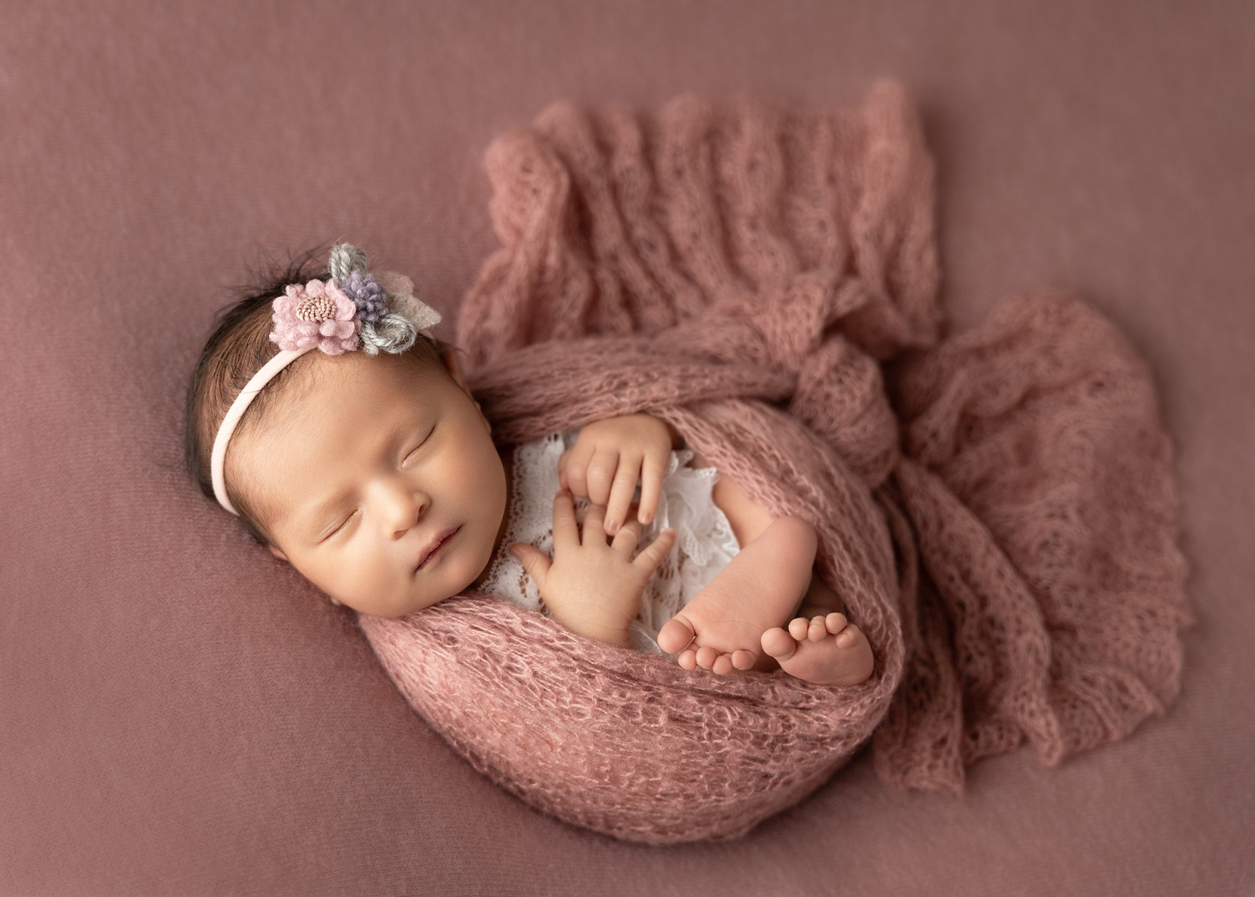 Newborn photos. Newborn photographer in Tampa Bay Area, FL