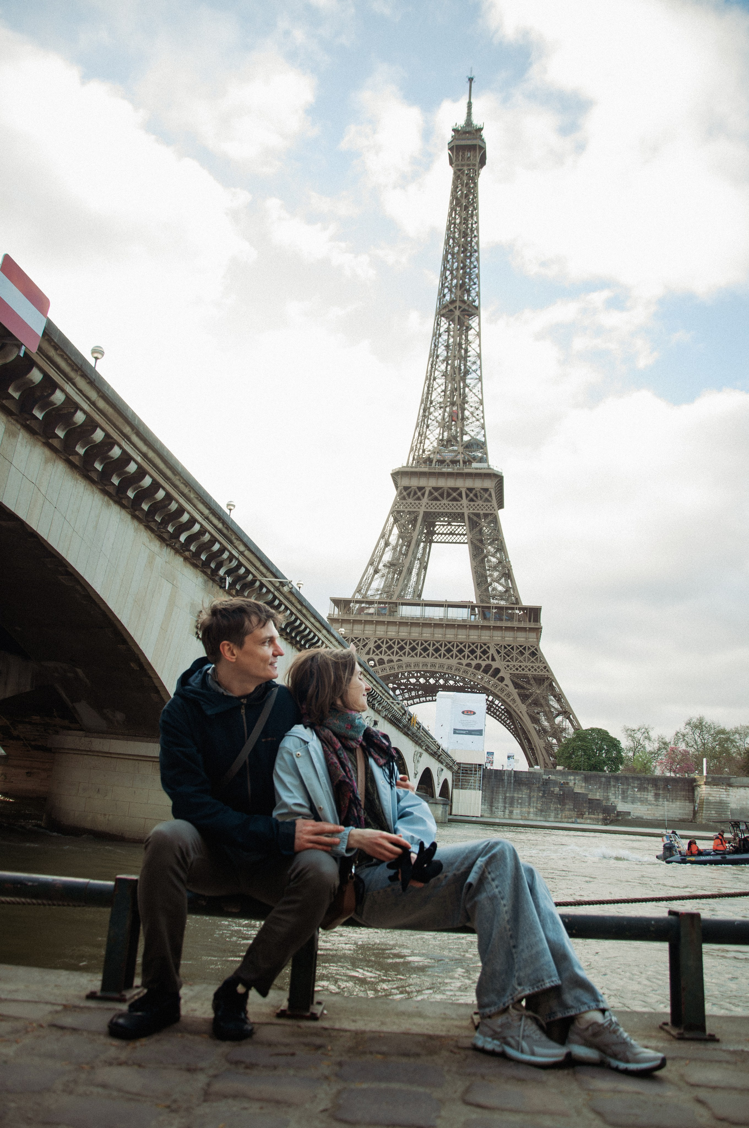 Family photoshoot at the Trocadero. Paris photographer — Polina Osipova