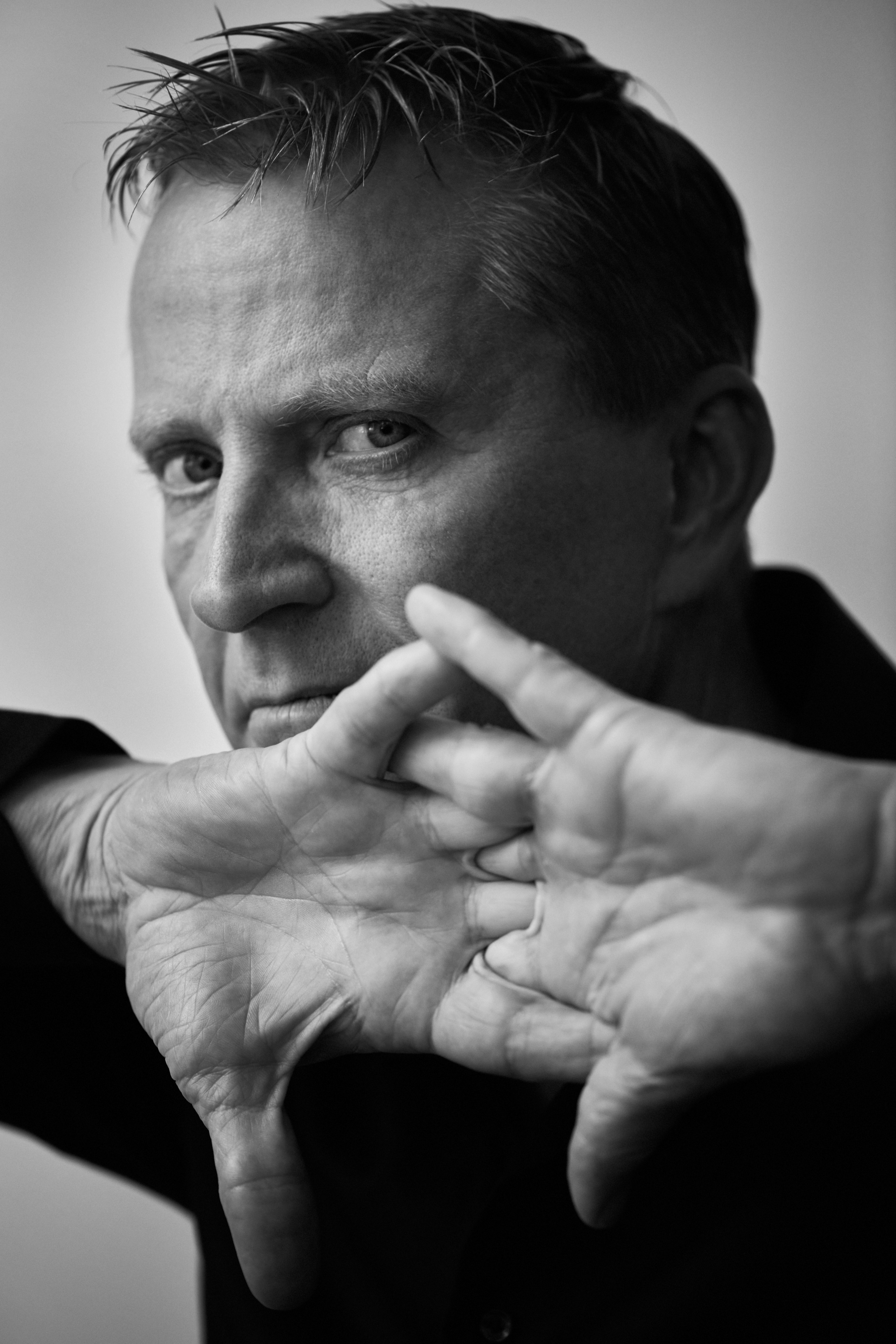 Business portrait photoshoot of handsome man, photographer in Amsterdam 