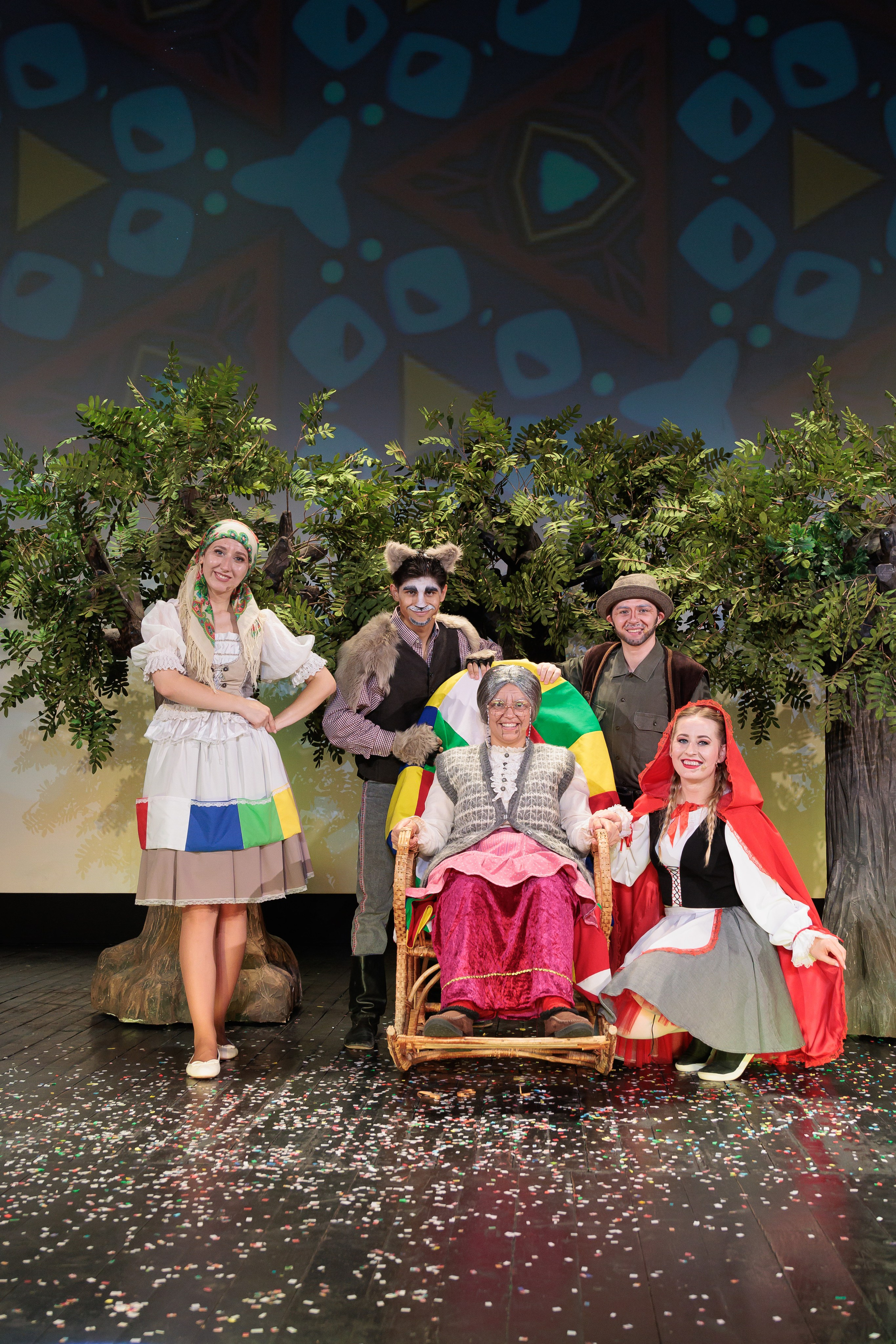 Clounella. Povestea Scufita rosie. ✔️ Фото Видео на свадьбы и крестины Молдова — Cinematic.md