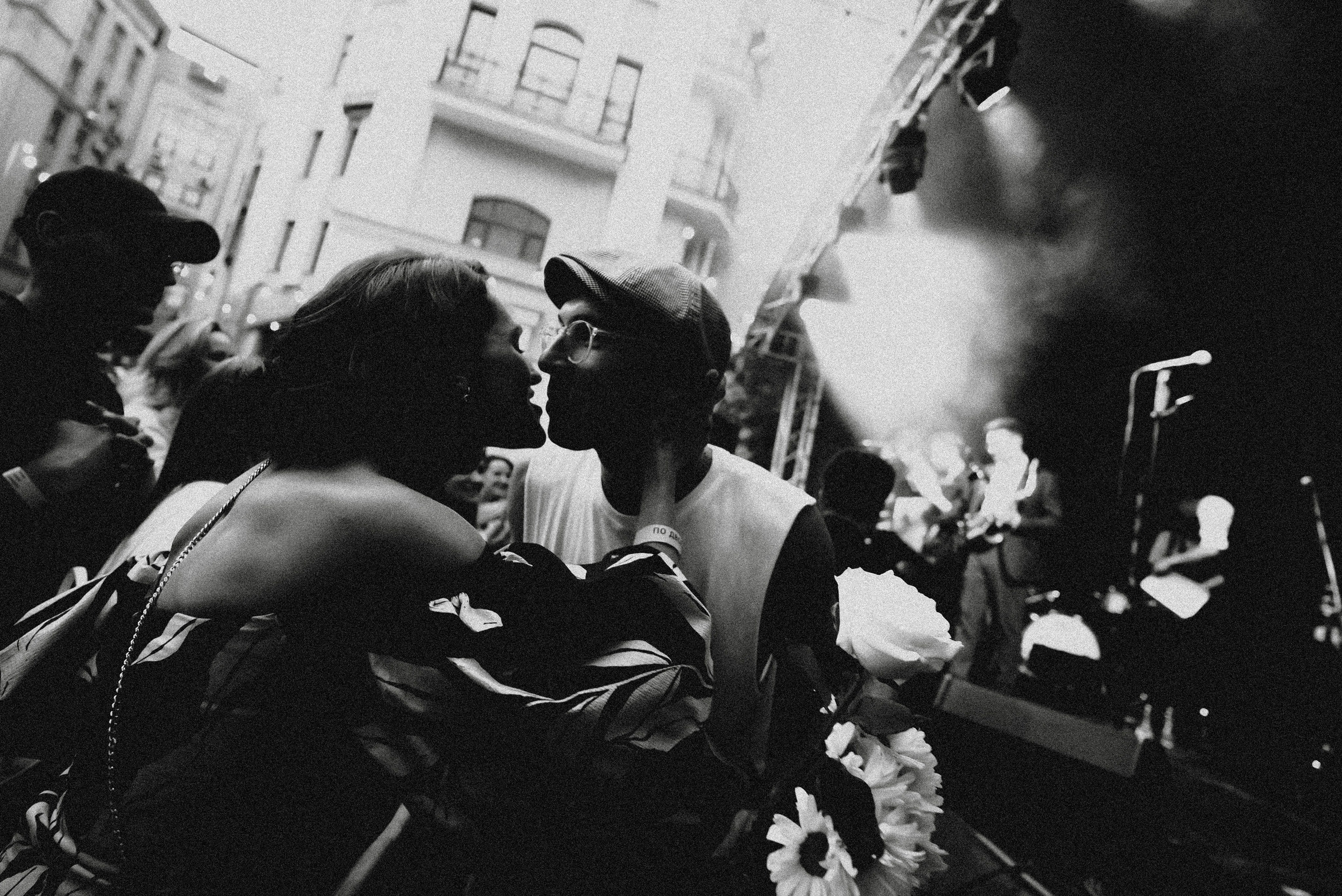 2024. Стрит-фотография, полная абсурда, идиотизма и красоты