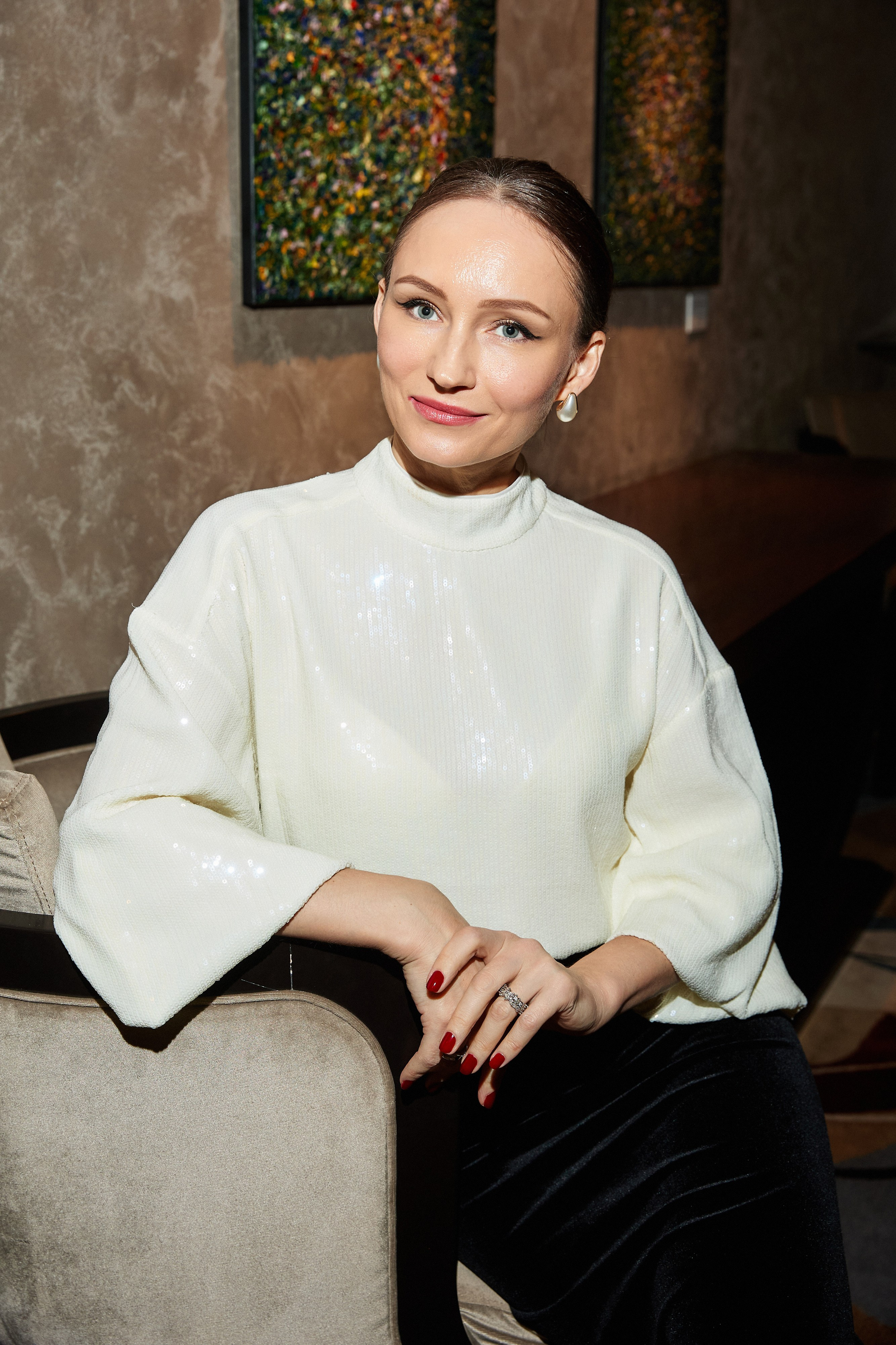 Conference by Daria Oskin. Destination wedding and fashion photographer in Riga Igor Davidovich