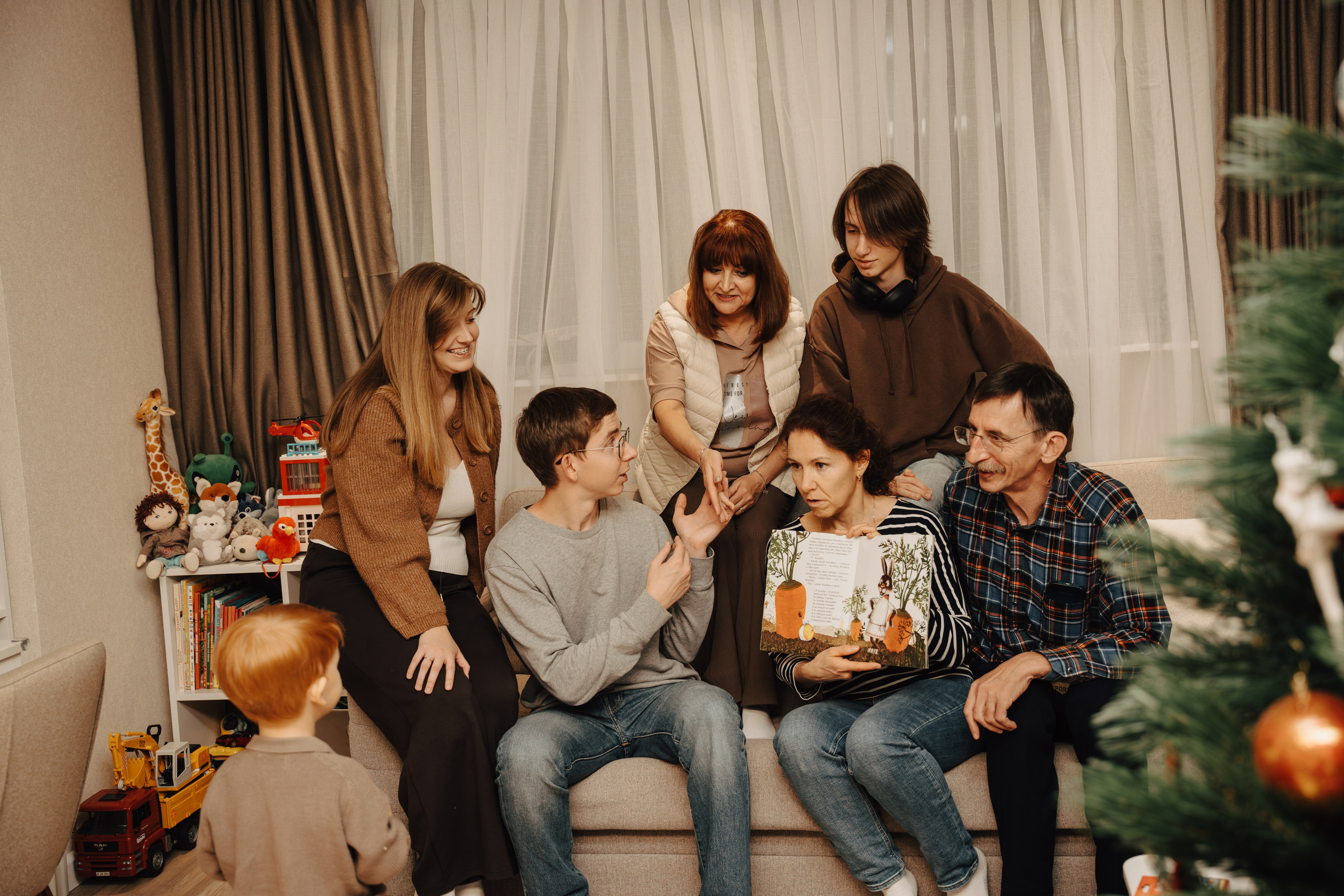 Семейная фотосессия в Батуми в квартире. Портретный и свадебный фотограф в Батуми Валерия Азаренко