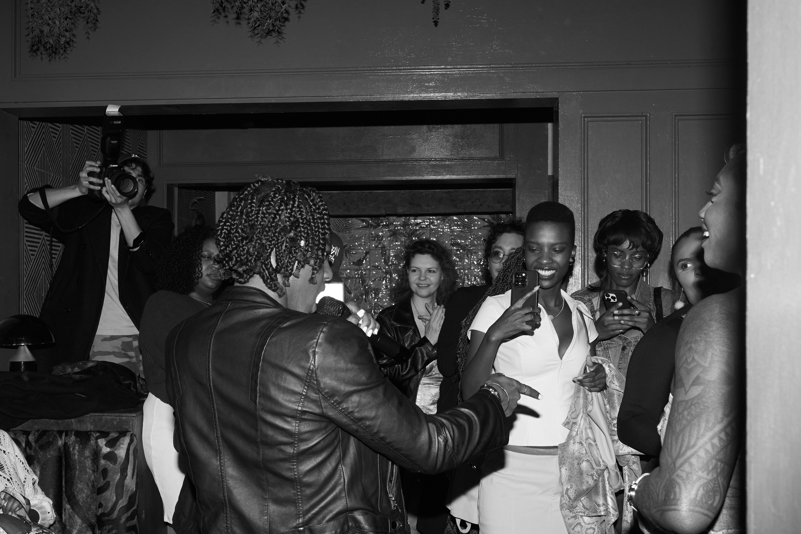 Alik Bulan song Chanella