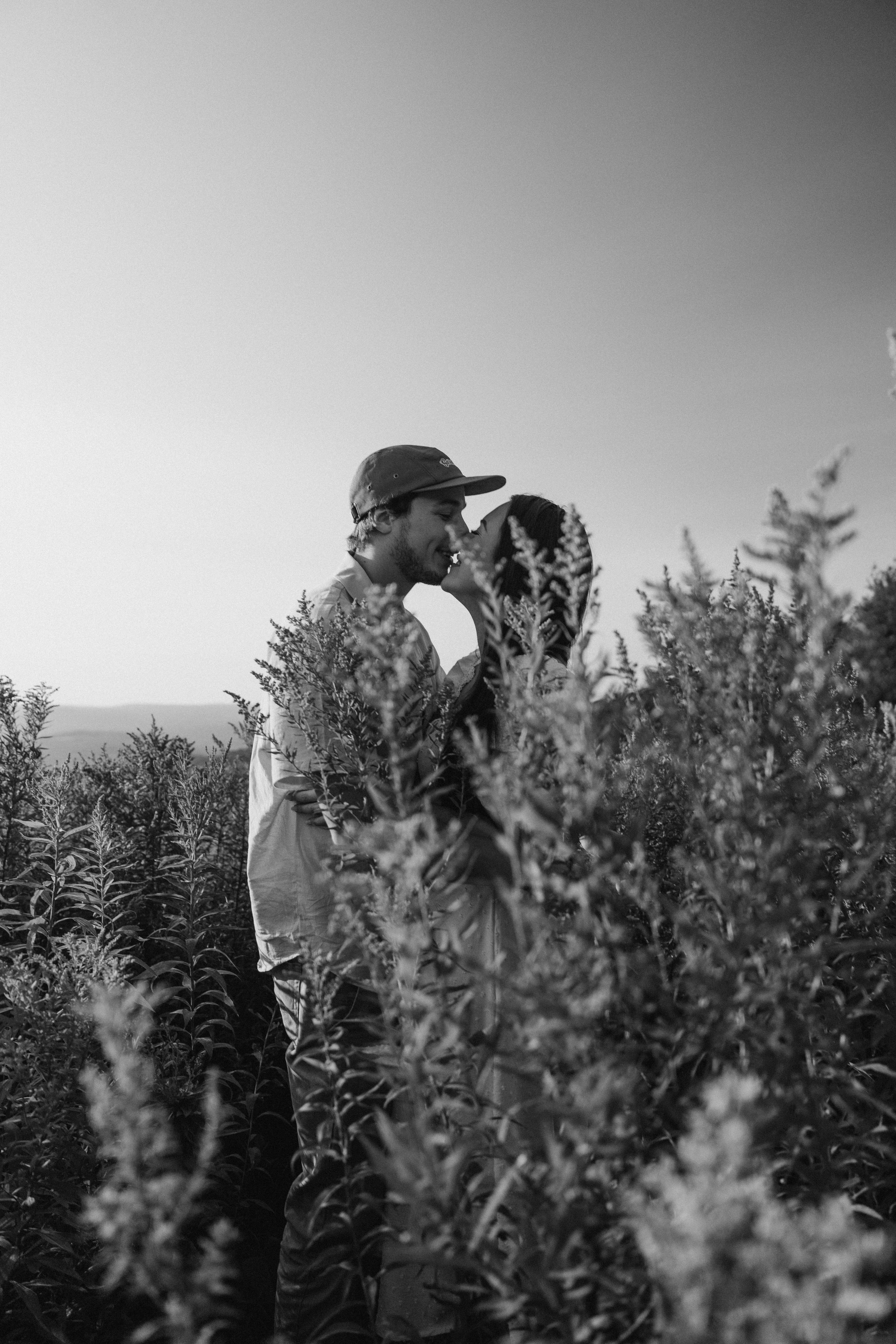 Summer love photography in the floral Feld in Lake George New York