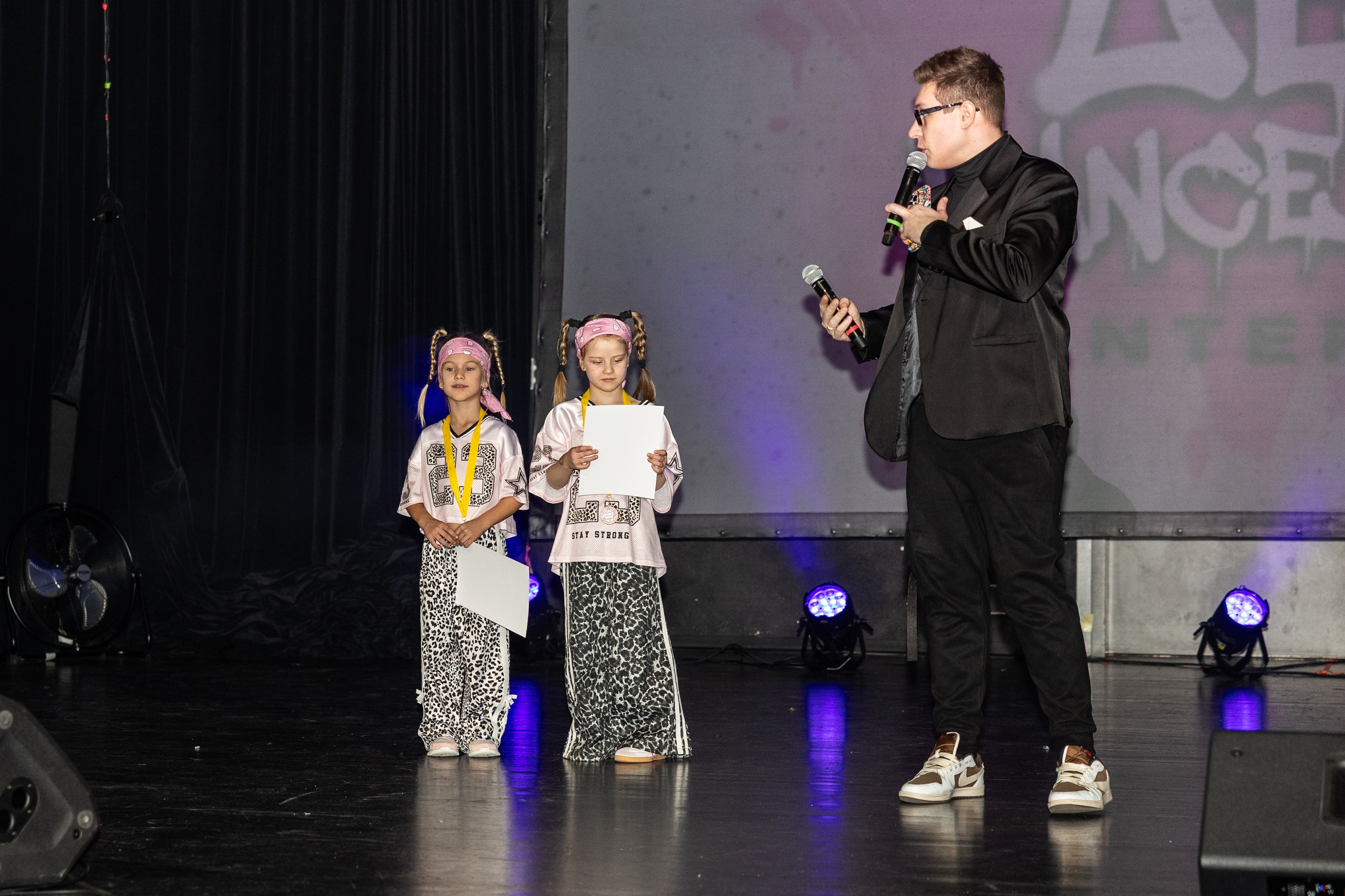 LEO DANCE SHOW WINTER 2025. Семейный и детский фотограф в Варшаве Мила Бобровская