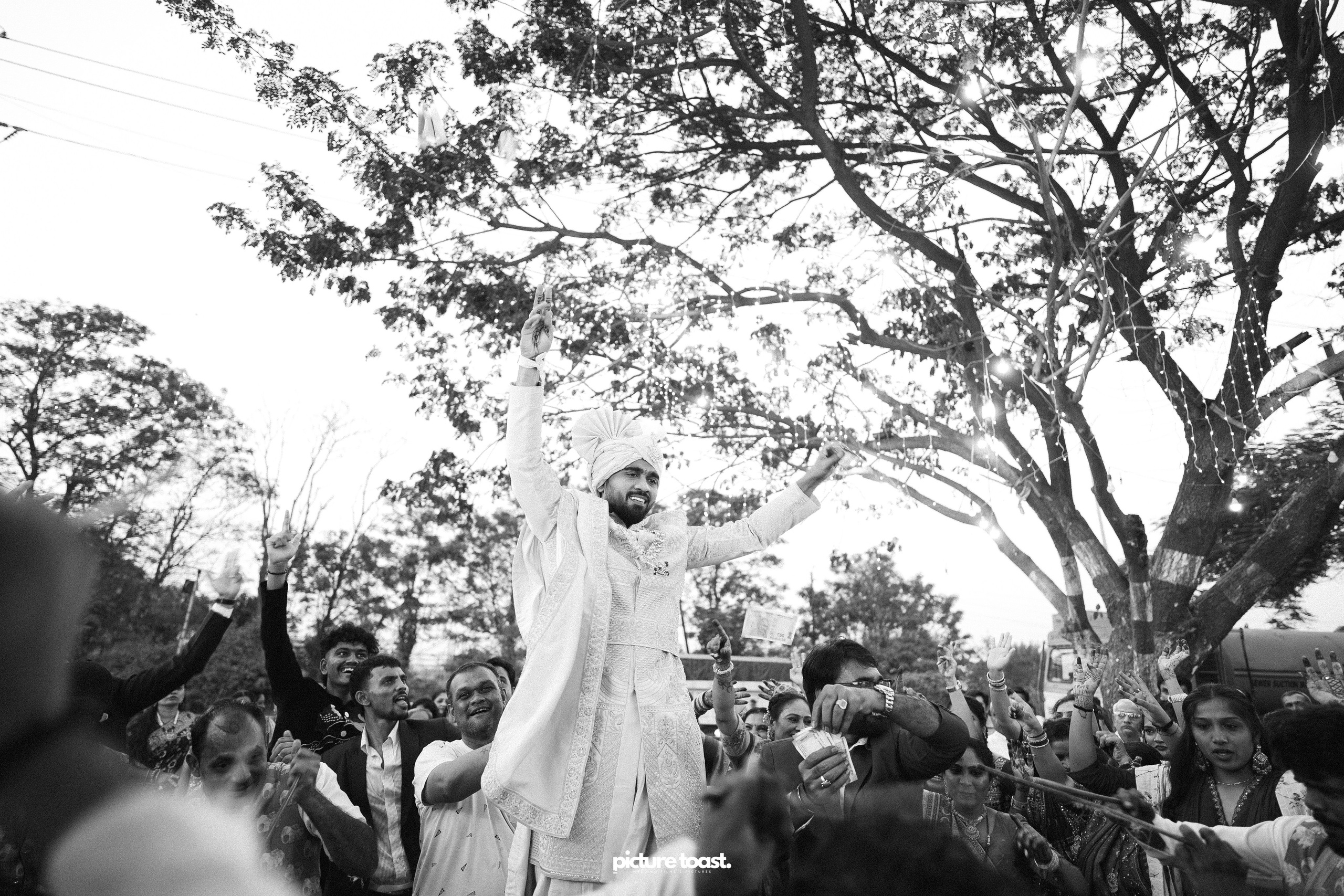 Gujarathi Wedding! Ft. Sahil & Thanima. Fine art Wedding Photographers in India & Canada