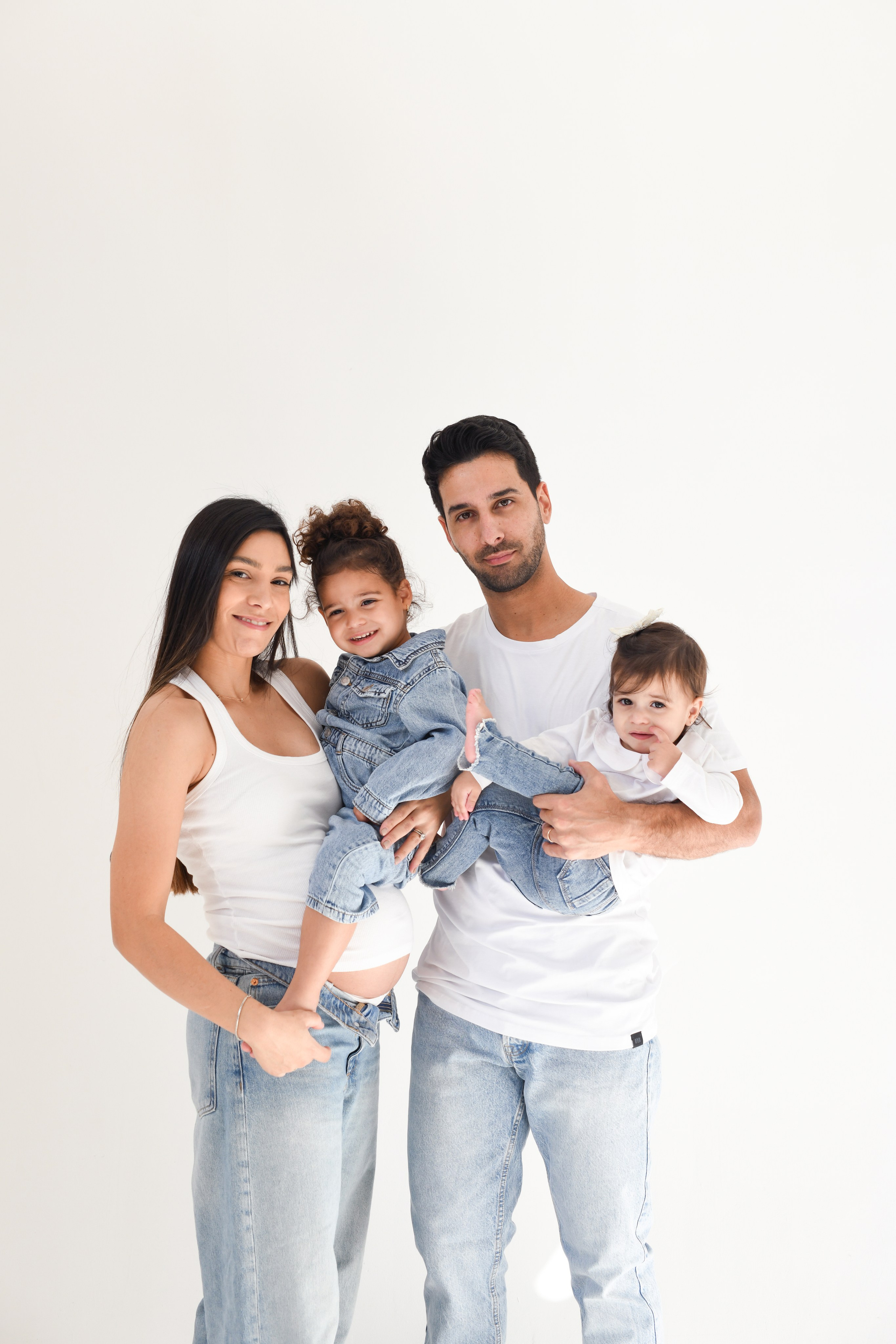 Eliya's family. צלמת ולדה