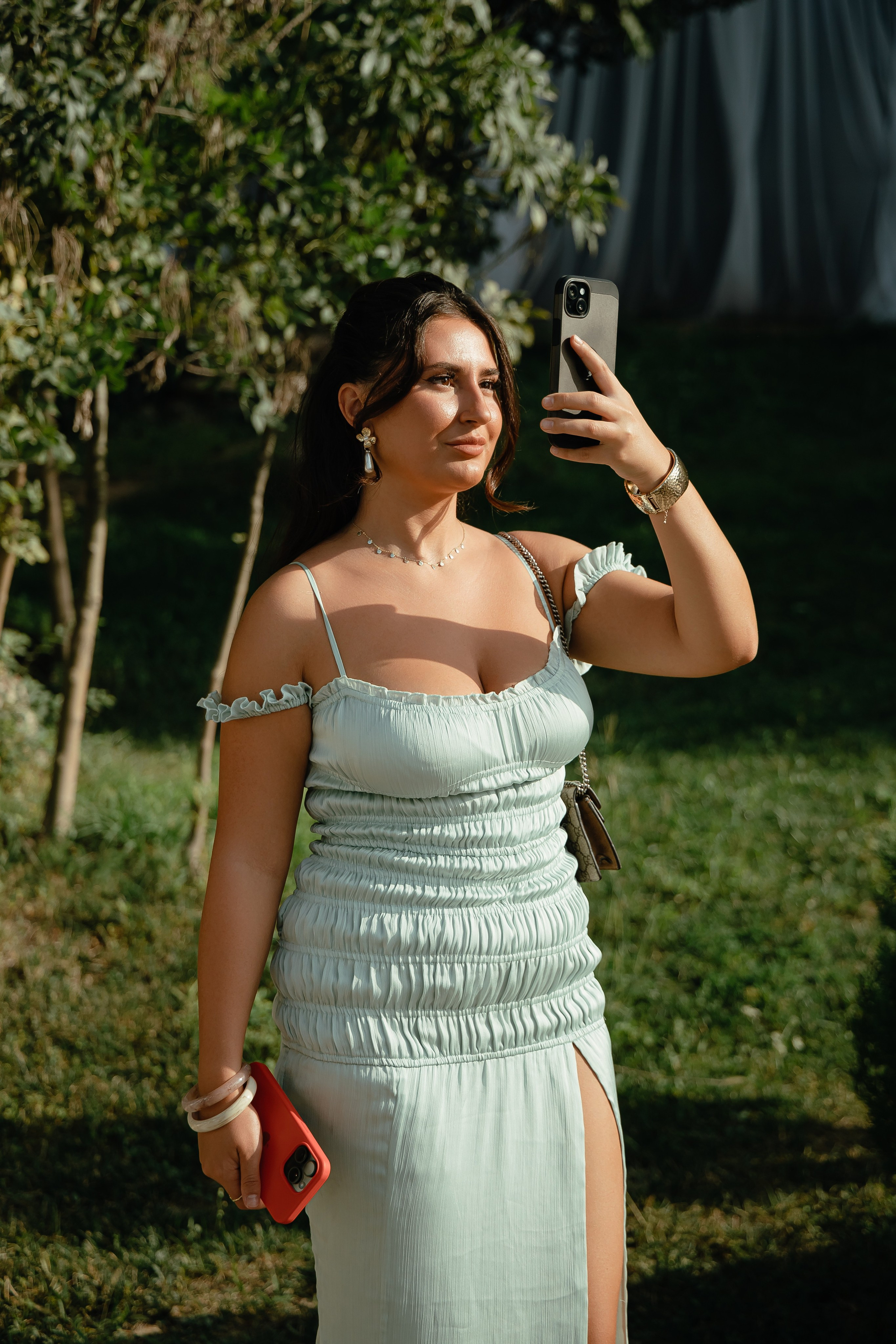 Thomas & Suyumbika. Главная