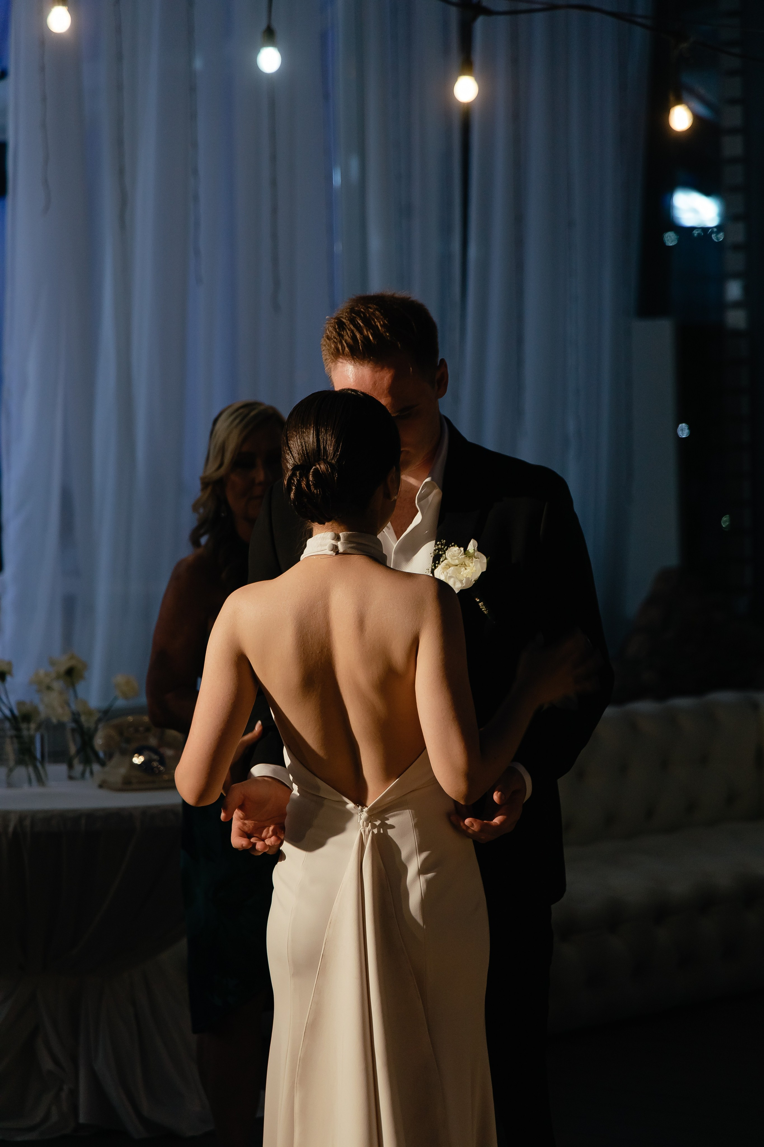 Thomas & Suyumbika. Главная