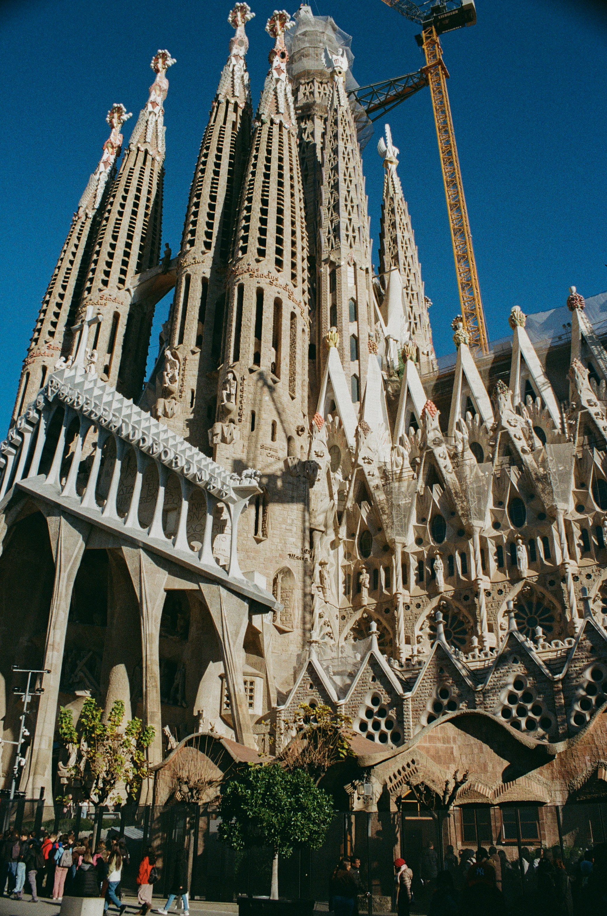 Barcelona — Light, Rhythm and Architecture. Wedding Stories — Professional Wedding Photography & Videography in Germany, Italy, Spain & all across Europe