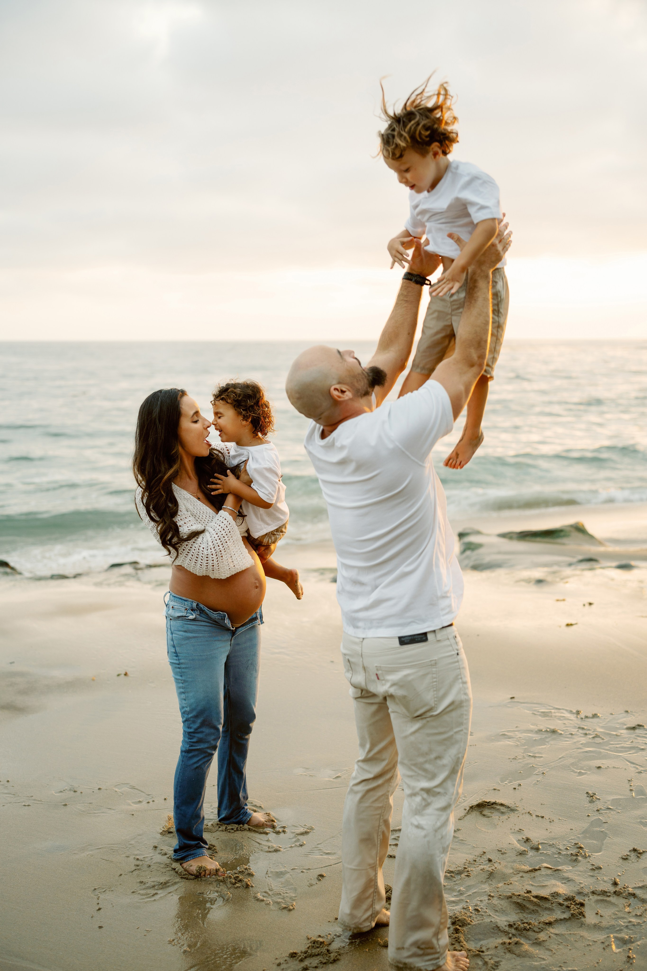 Maternity Photoshoot at Laguna Beach. Wedding Photography & Videography Team in California, Los Angeles, San Francisco, San Diego and Travel