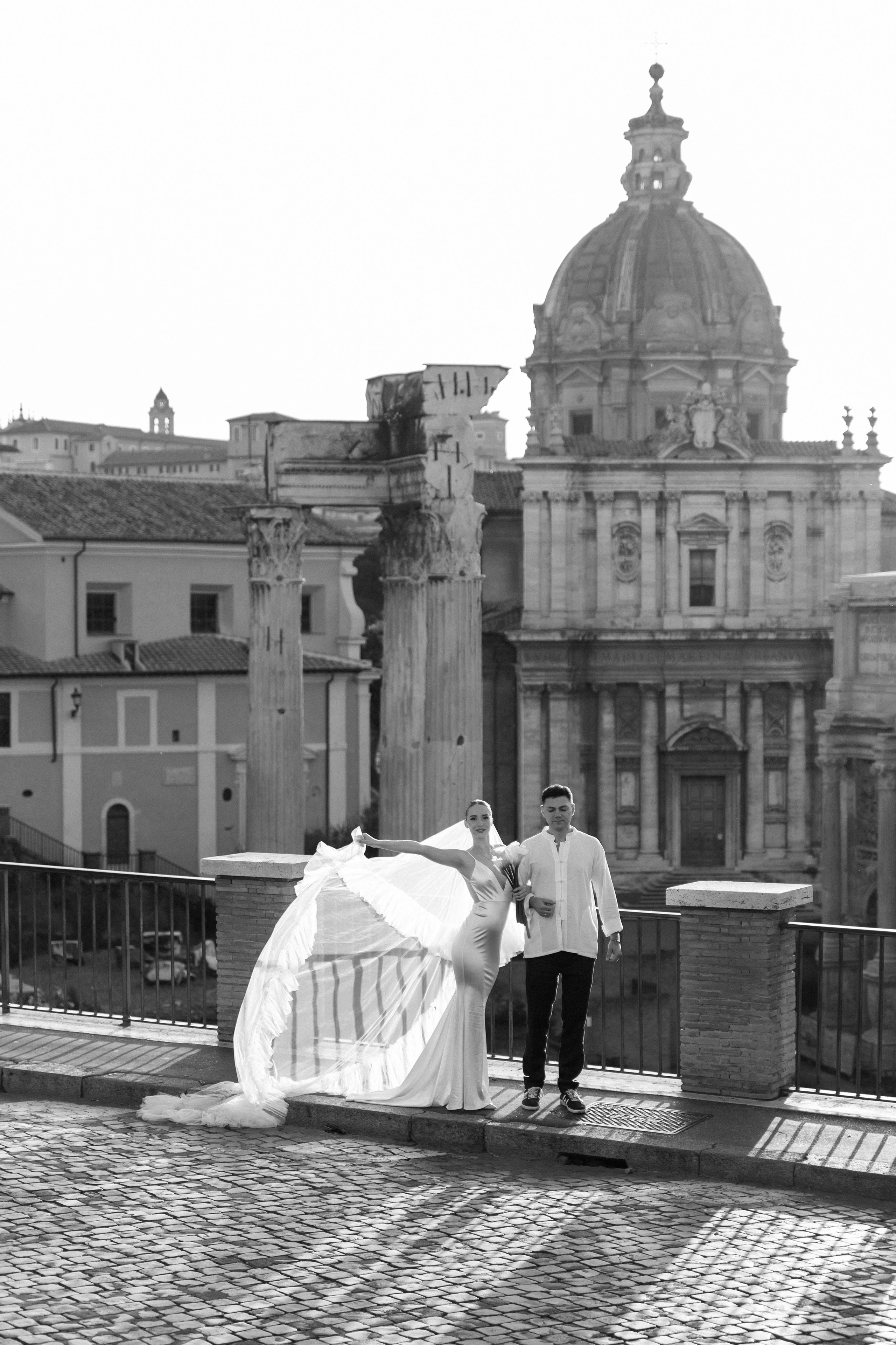 Elopement in Rome. Wedding Photographer Rome Tuscany Como Sicily Puglia Amalfy Italy- Oksana Savenchuk