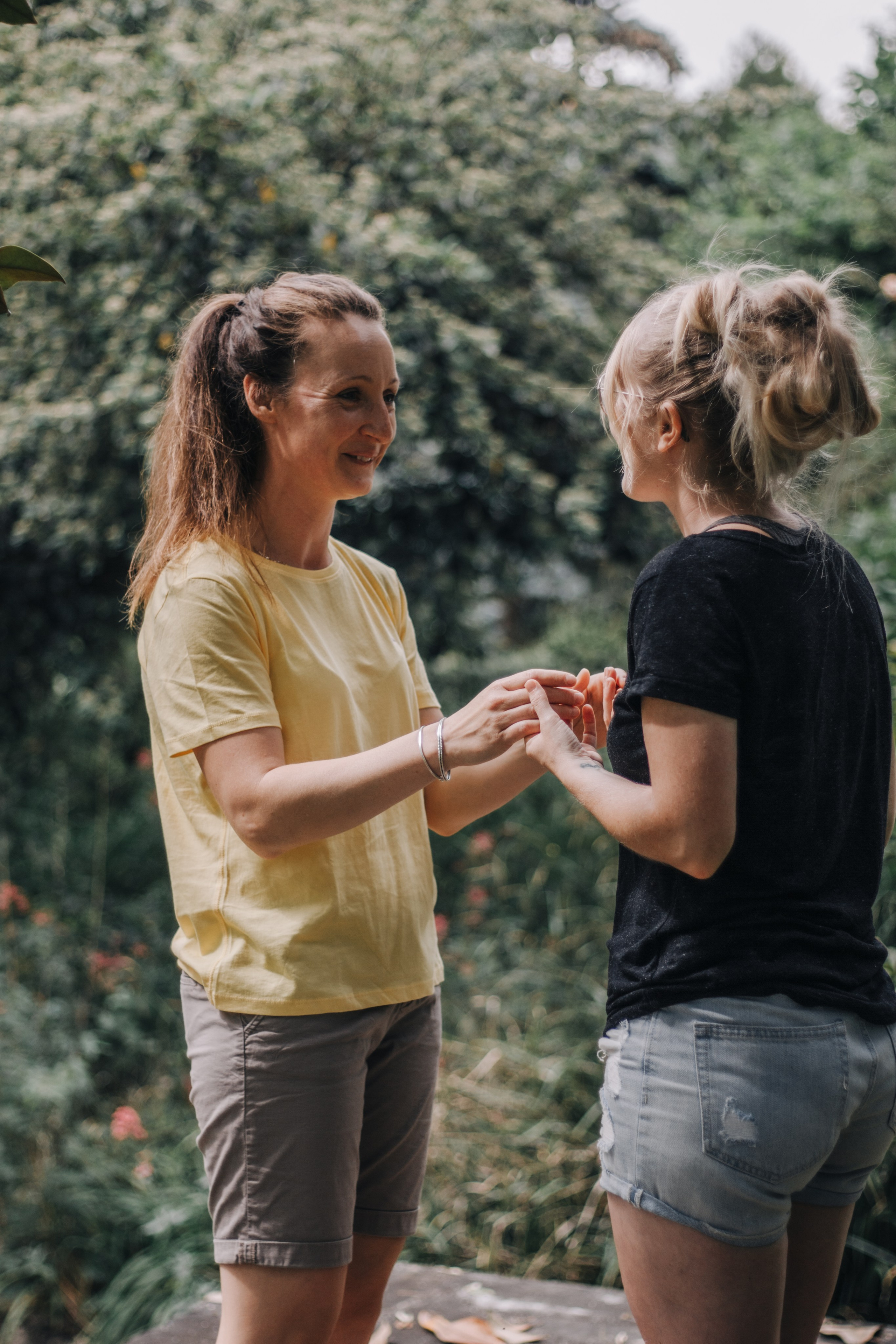 Anais et Tiffany. Photographe professionnelle à Poitiers, Tours et Châtellerault | Studio photo entre Poitiers et Tours – portraits, familles, entreprises, ma