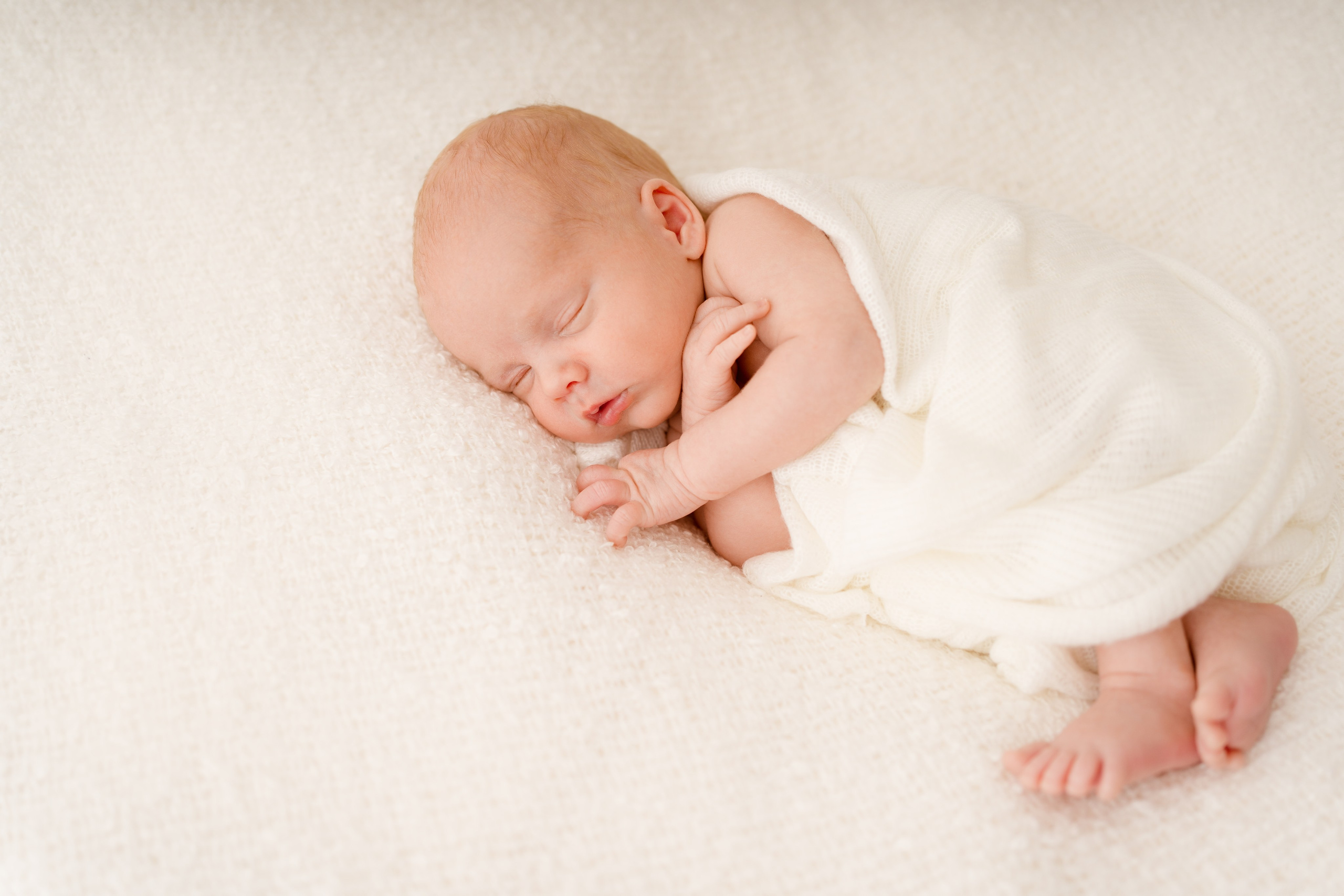 Sesja noworodkowa. Fotograf Łódź - sesja ciążowa, noworodkowa, dziecięca. Studio w Łodzi