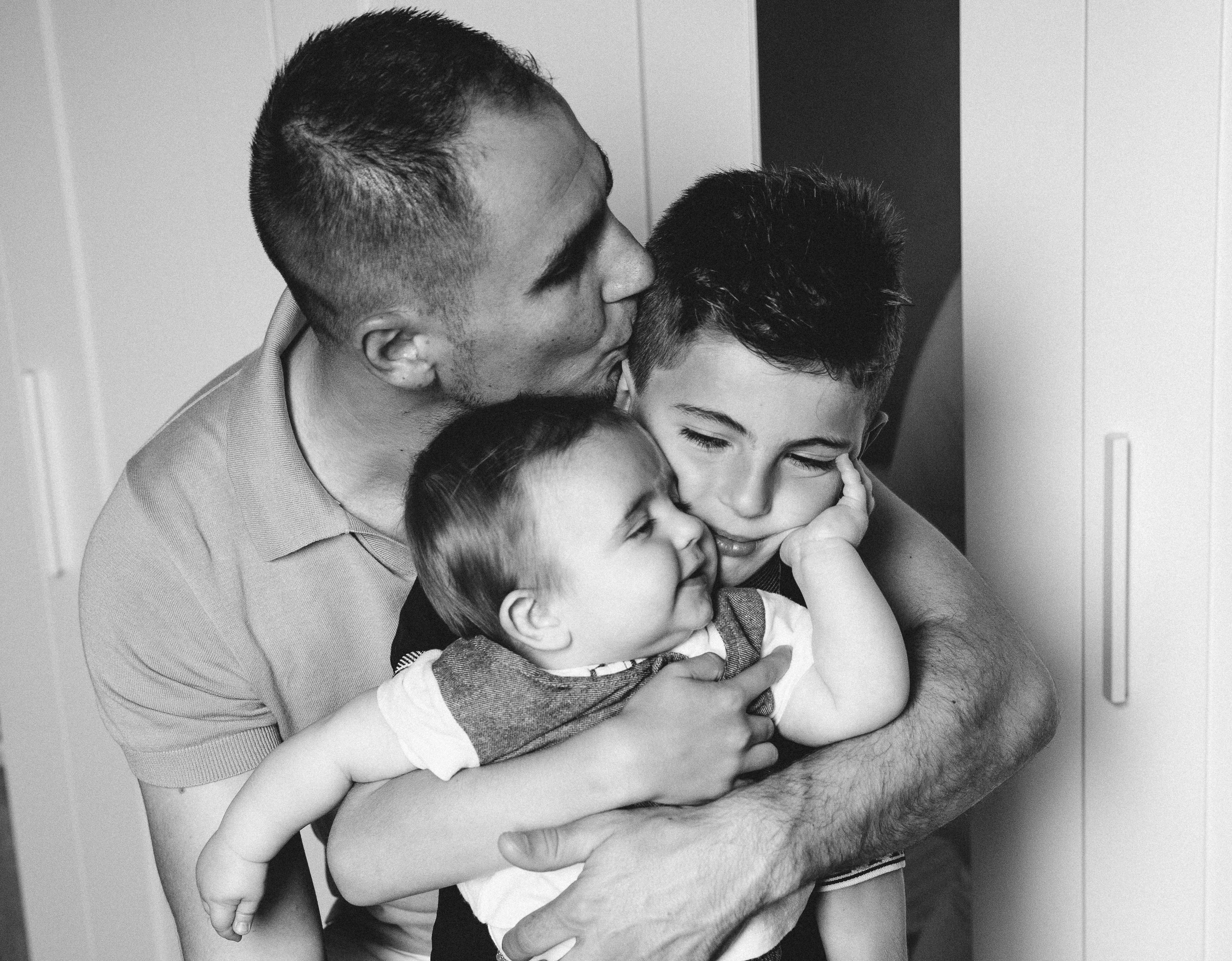 la famiglia pronta per il battesimo del piccolo Aaron