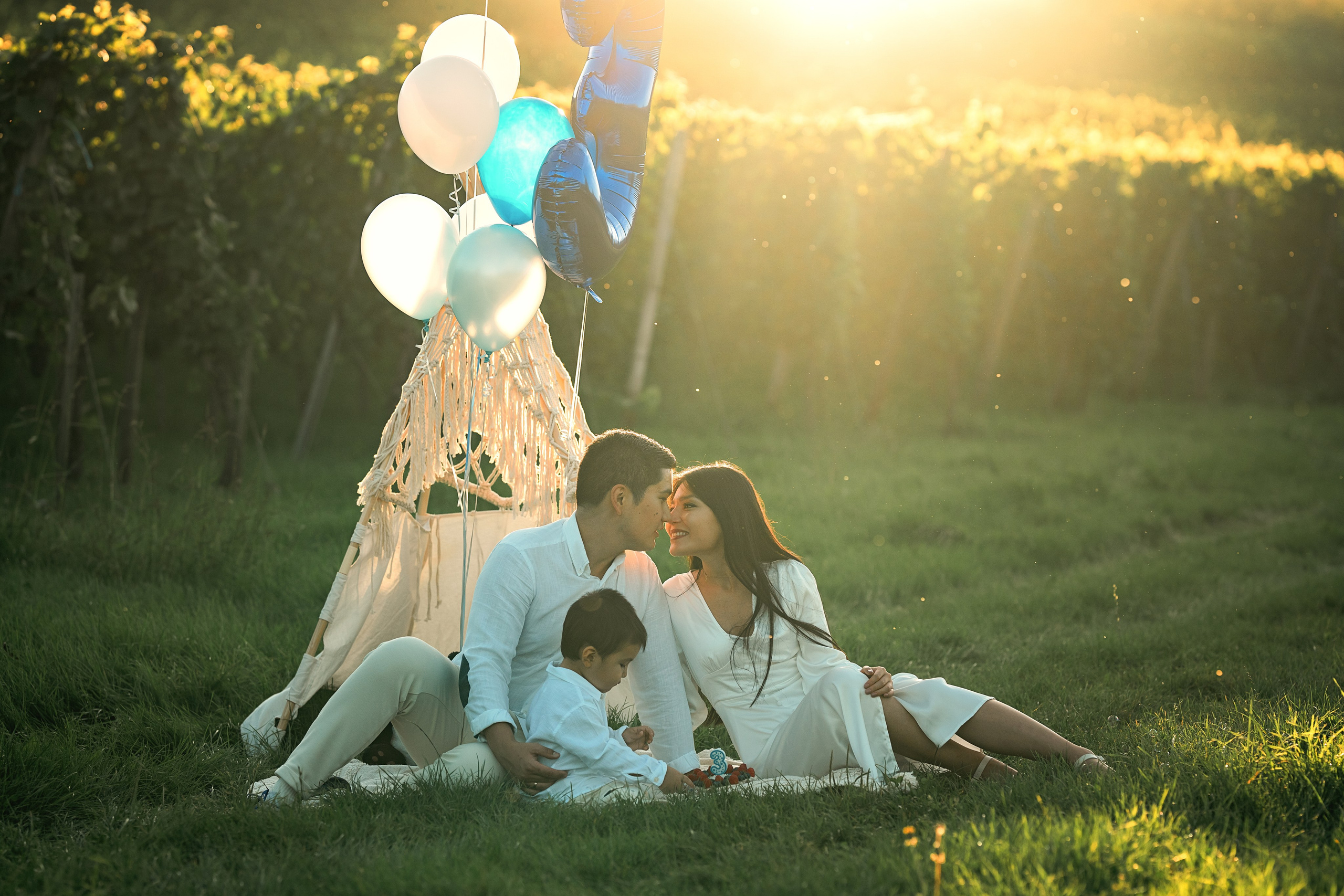 Summer picnic. Family, conceptual women portrait photograher in Geneva, Switzerland