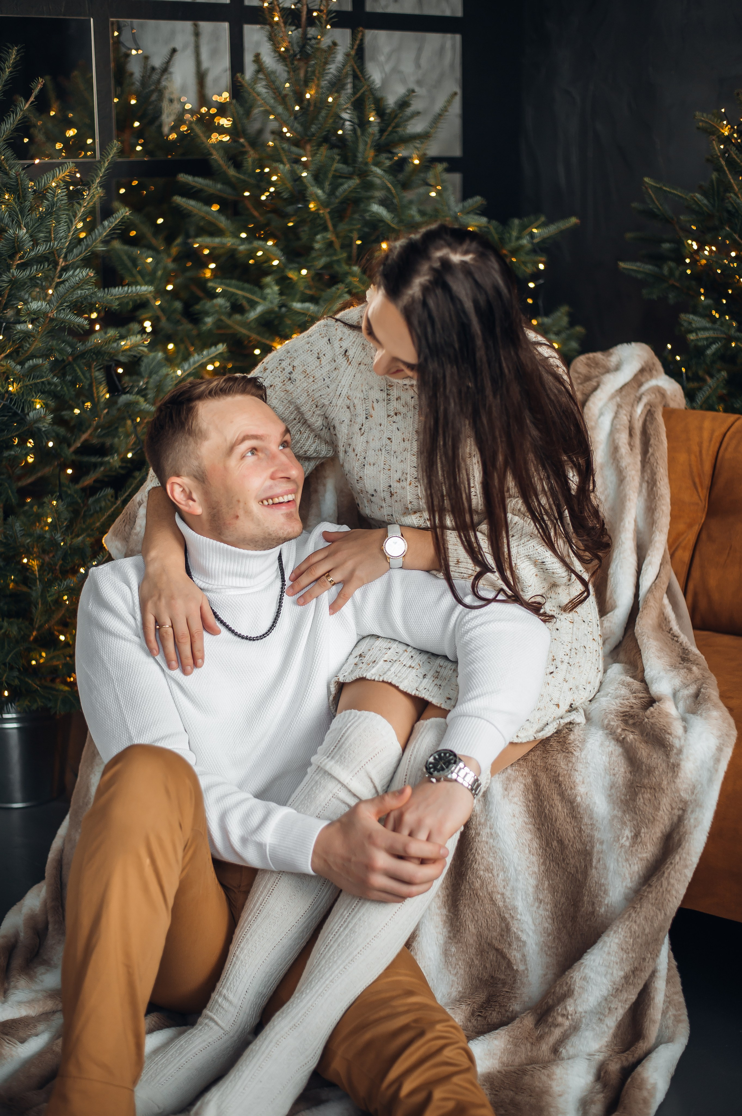 Fotosesijos studijoje. Aukse Stravi fotografė