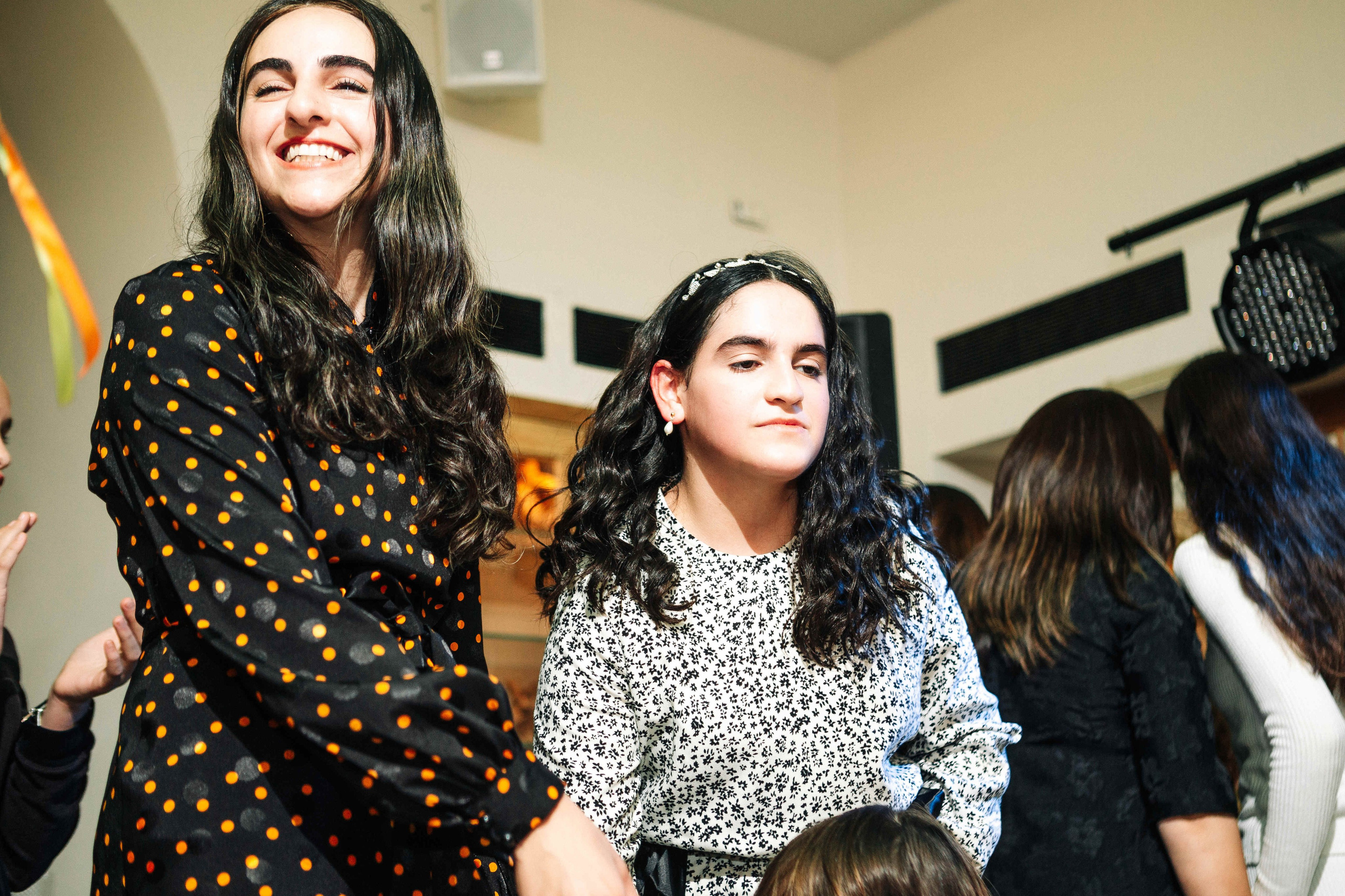 PARTY IN A RESTAURANT WITH THE WHOLE FAMILY. Https://shi-photo.com/