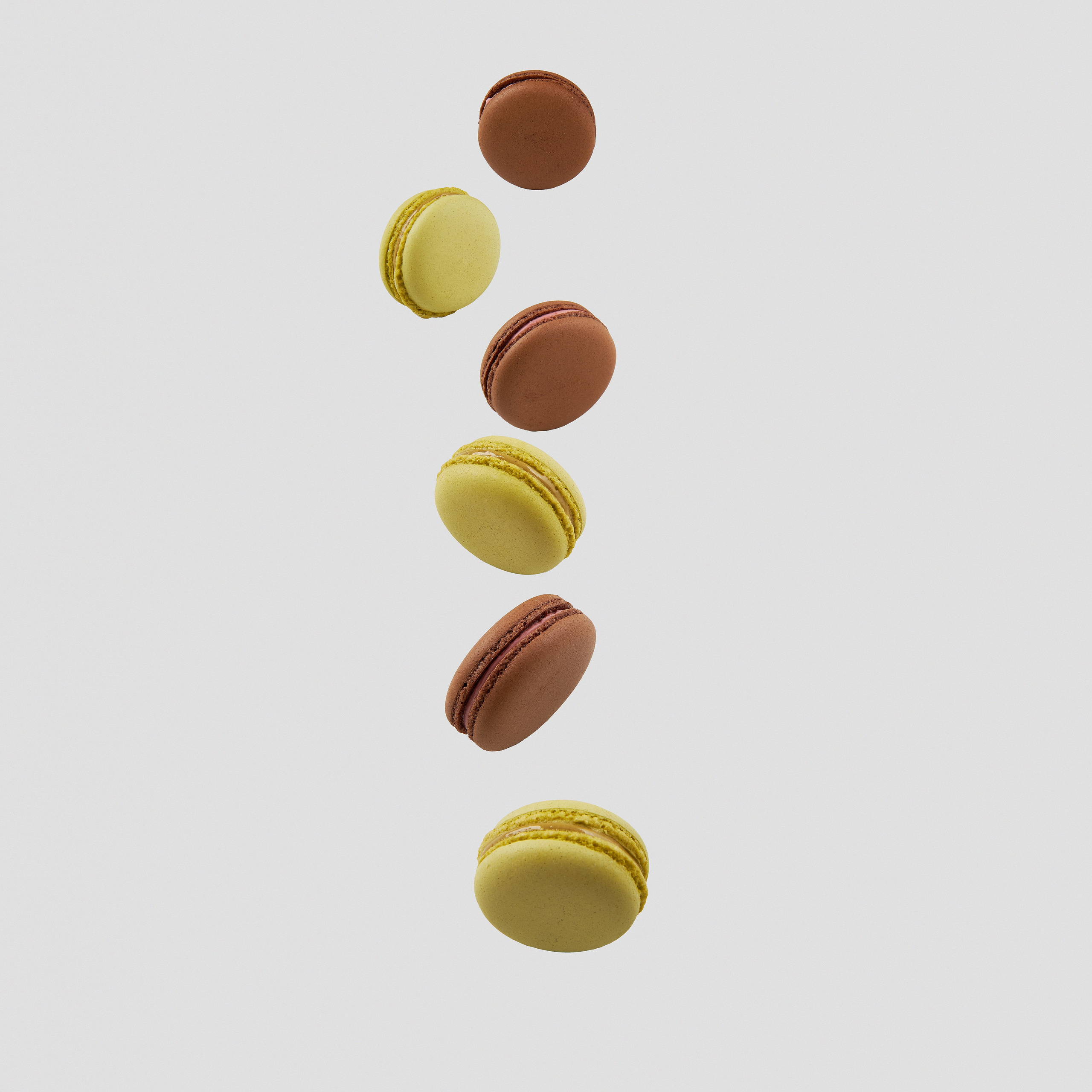 Schwebende Macarons, kreative Werbefotografie für Social Media, Banner, Webseiten und Print