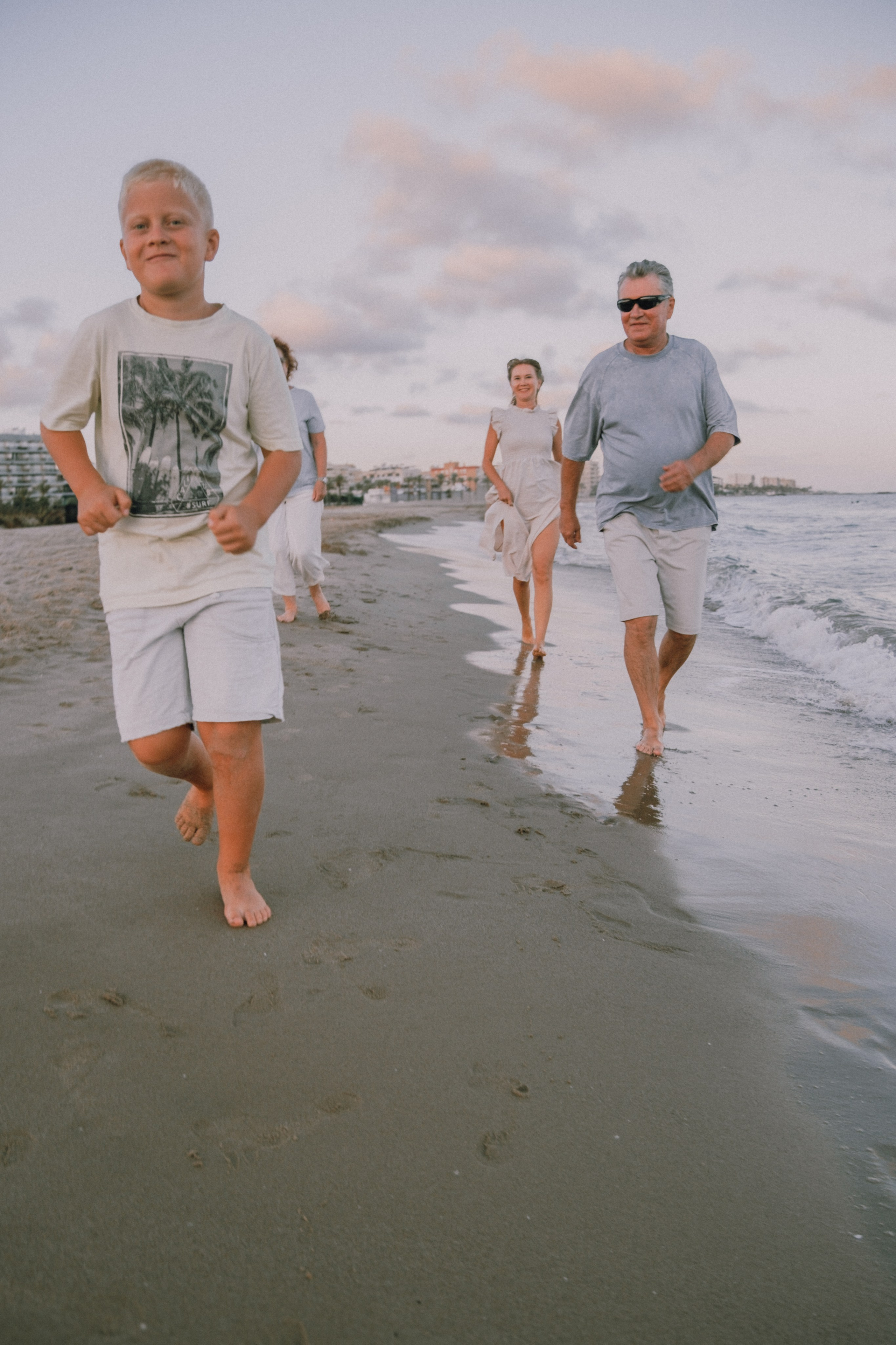 Sesión familiar en la playa. Fotografía profesional en Calafell - Elena Medvedeva