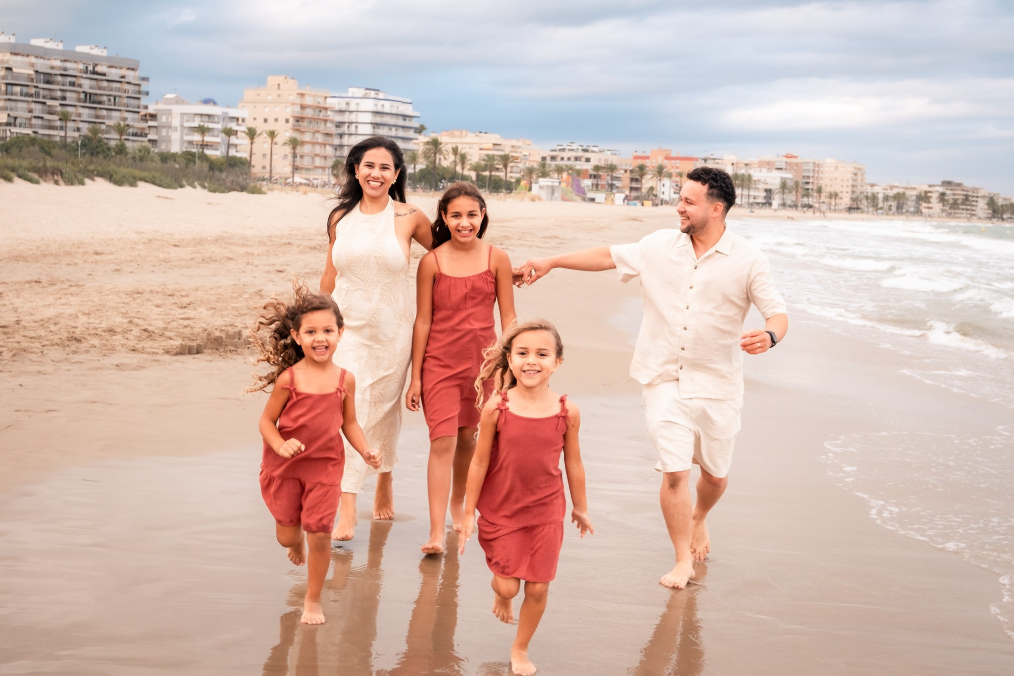 Momentos en familia junto al mar. Профессиональная фотосъемка в Калафелле — Елена Медведева