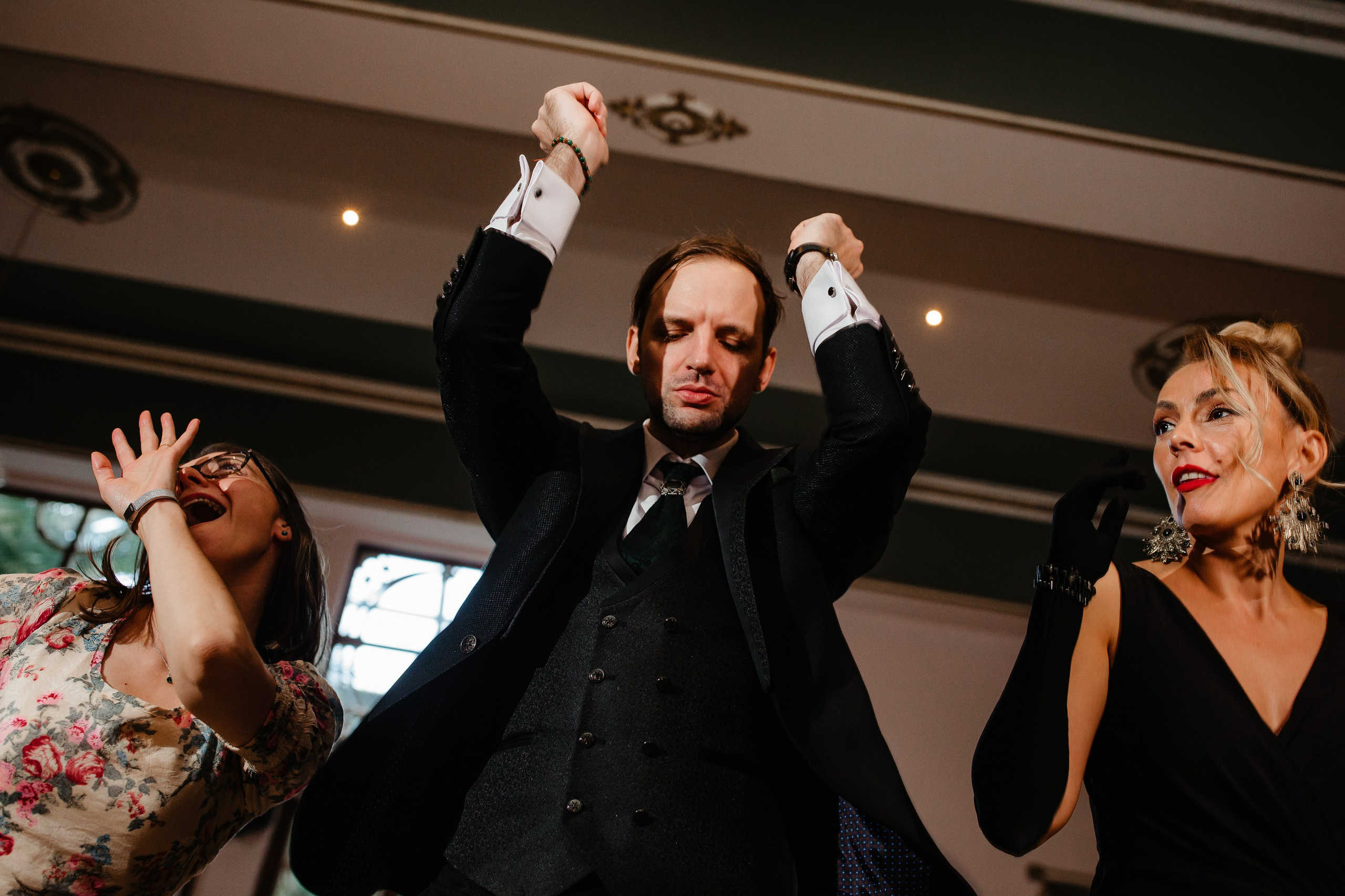 Nunta Elena & Tudor — Fotografie de nuntă în stil natural și elegant. Rares Bucur is a professional wedding photographer based in Cluj-Napoca, Romania, specializing in wedding photography