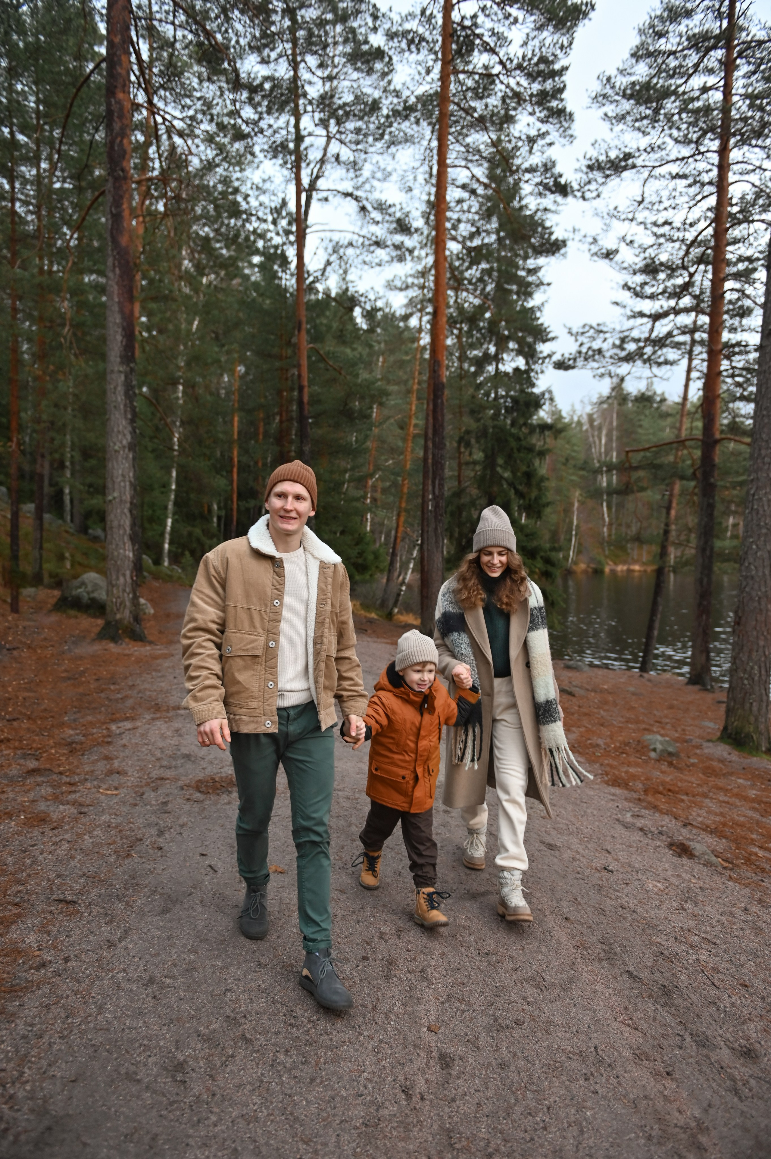Пикник у озера. Детский и семейный фотограф в финляндии дина пулкка. контент фотограф