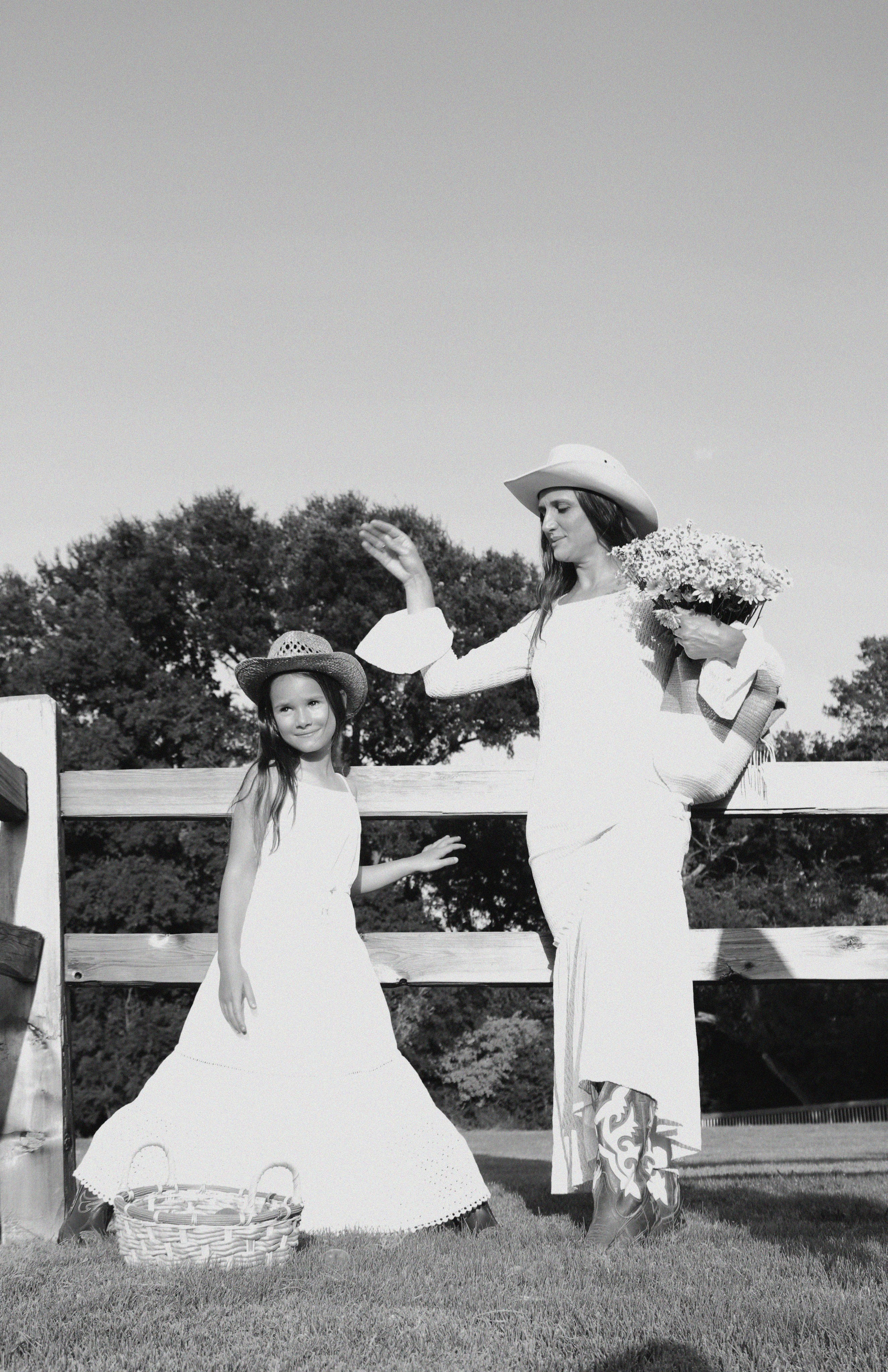 Texas Countryside Family Photoshoot in Cowboy Style. Lana Petrychenko — Portrait & Family Photographer. Valencia, Spain
