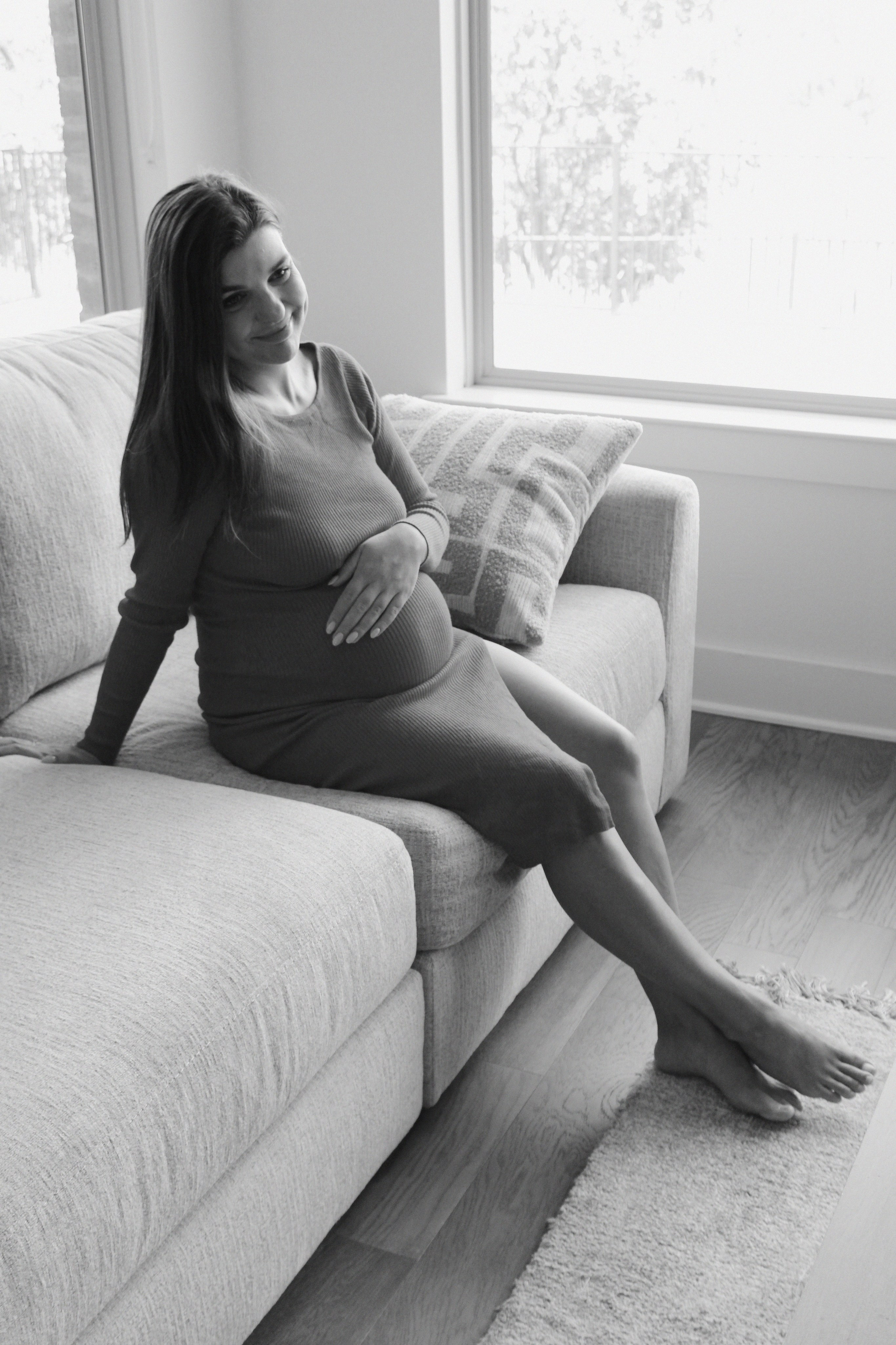 Maternity, Family & Pregnancy Photoshoot at Home. Lana Petrychenko — Portrait & Family Photographer. Valencia, Spain