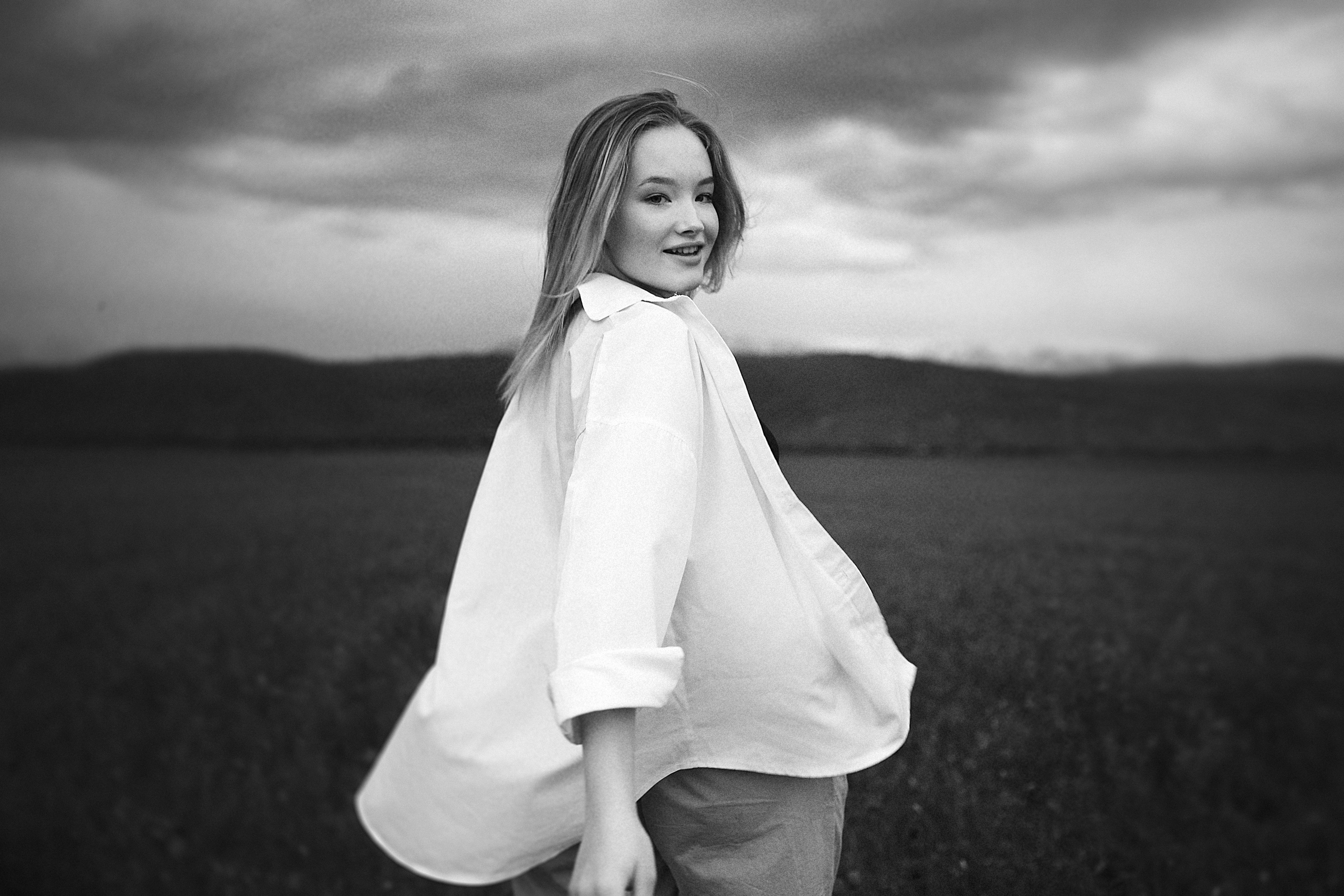 В маках. Валерия Вартанова. Фотограф