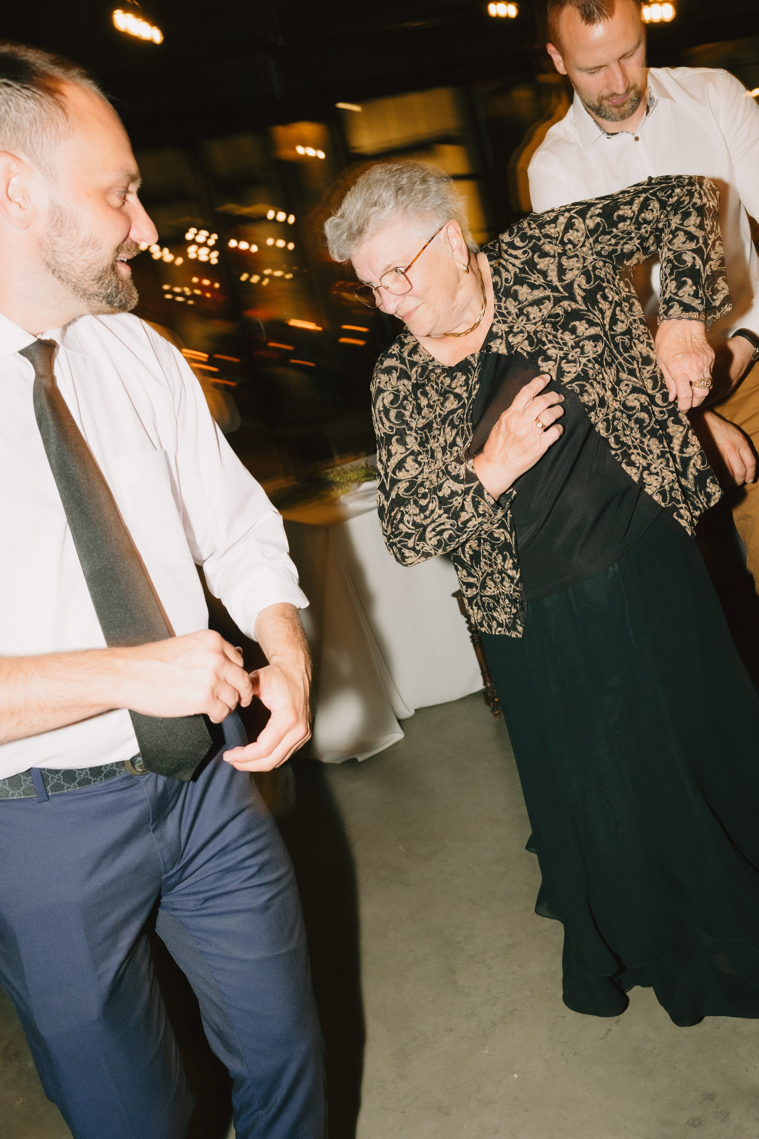 Miglė ir Mindaugas | 2024 | MIESTO VESTUVĖS. Vestuvių ir šeimų fotografė Lena Bondarenko / belove photo