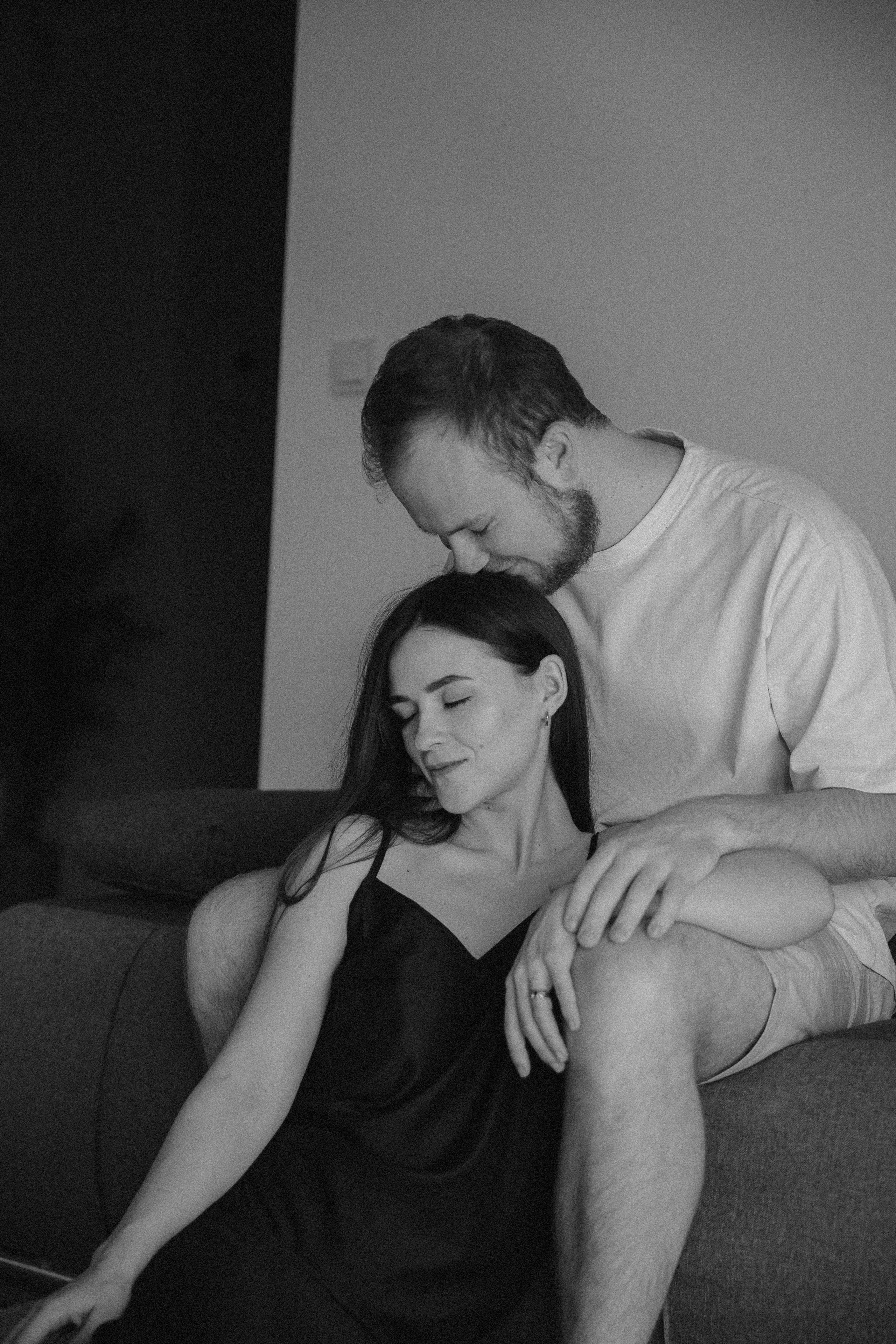 Anna+Andrew | At-home session. Photographer in Los Angeles. Julia Ishmuratova