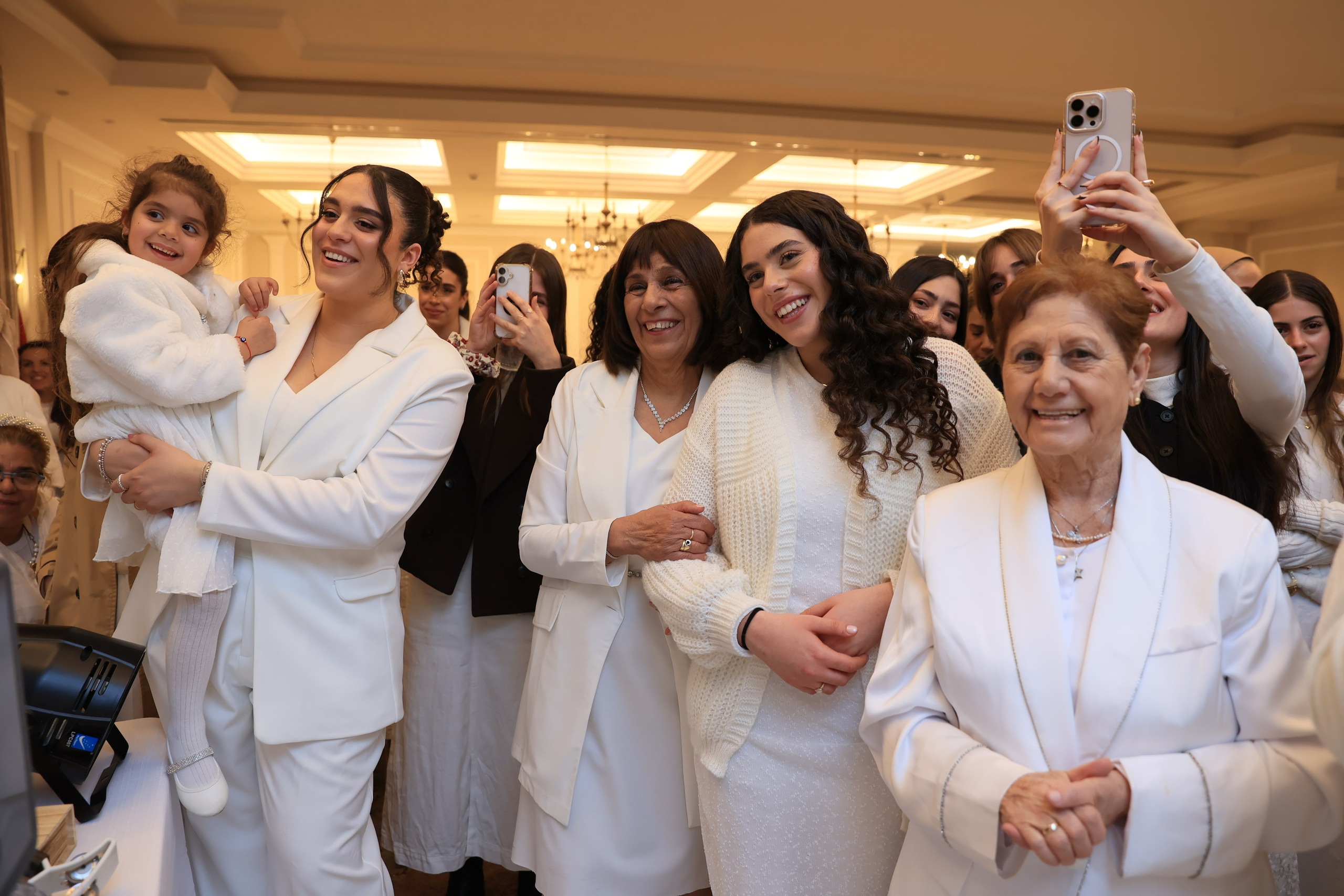 הדר הפרשת חלה/חינה. שני ויזל | צלמת הריון, צילומי משפחה וצילומי בוק בת מצווה