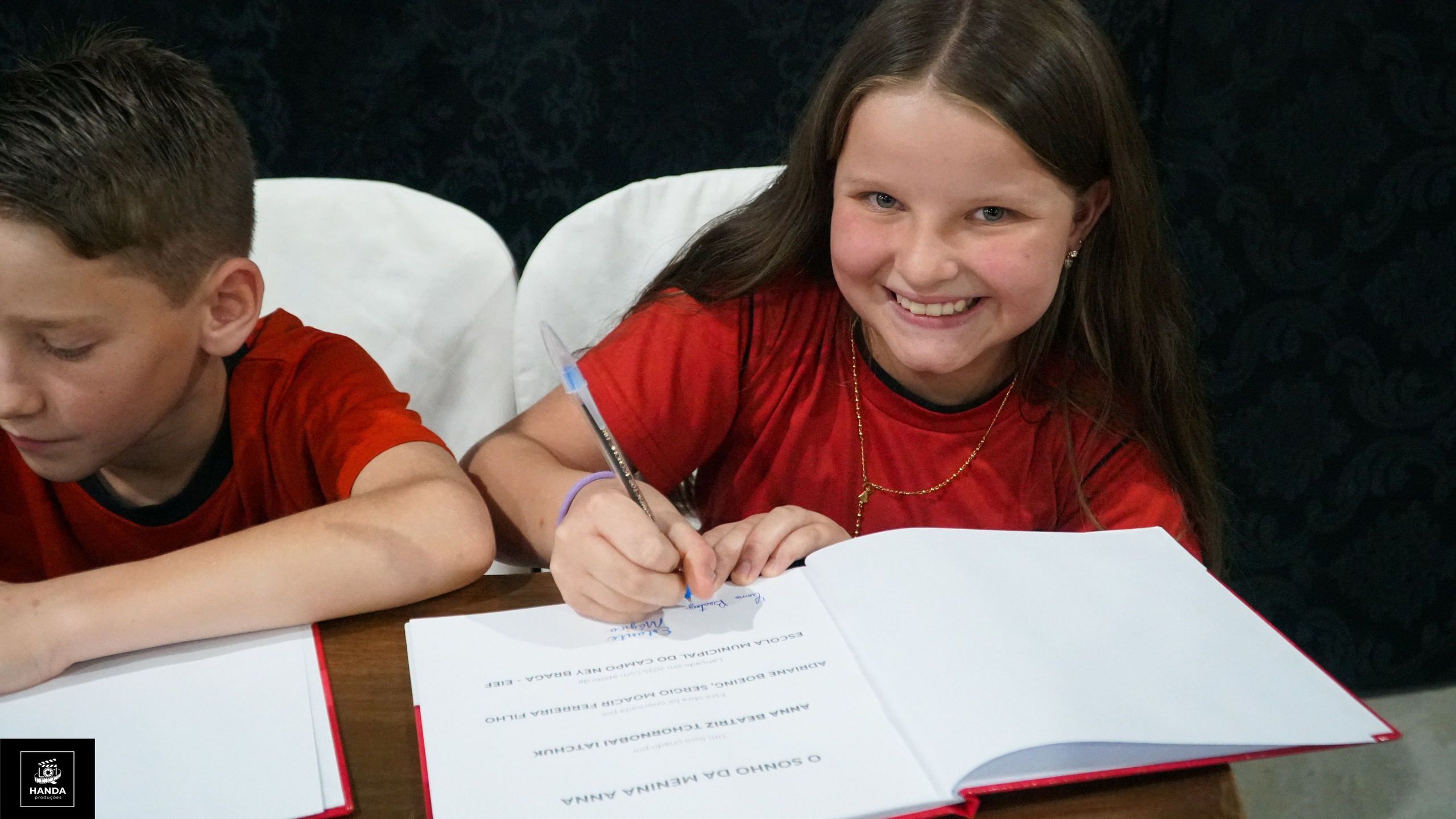 Noite autógrafos colégio Aurélio Buarque de Holanda. Handa Produções