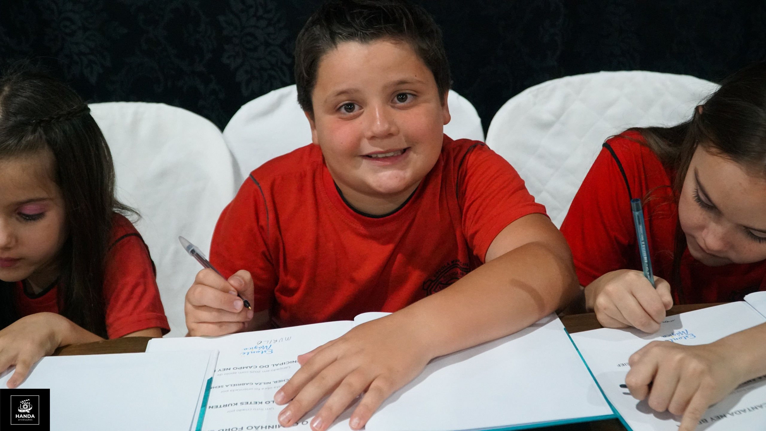 Noite autógrafos colégio Aurélio Buarque de Holanda. Handa Produções