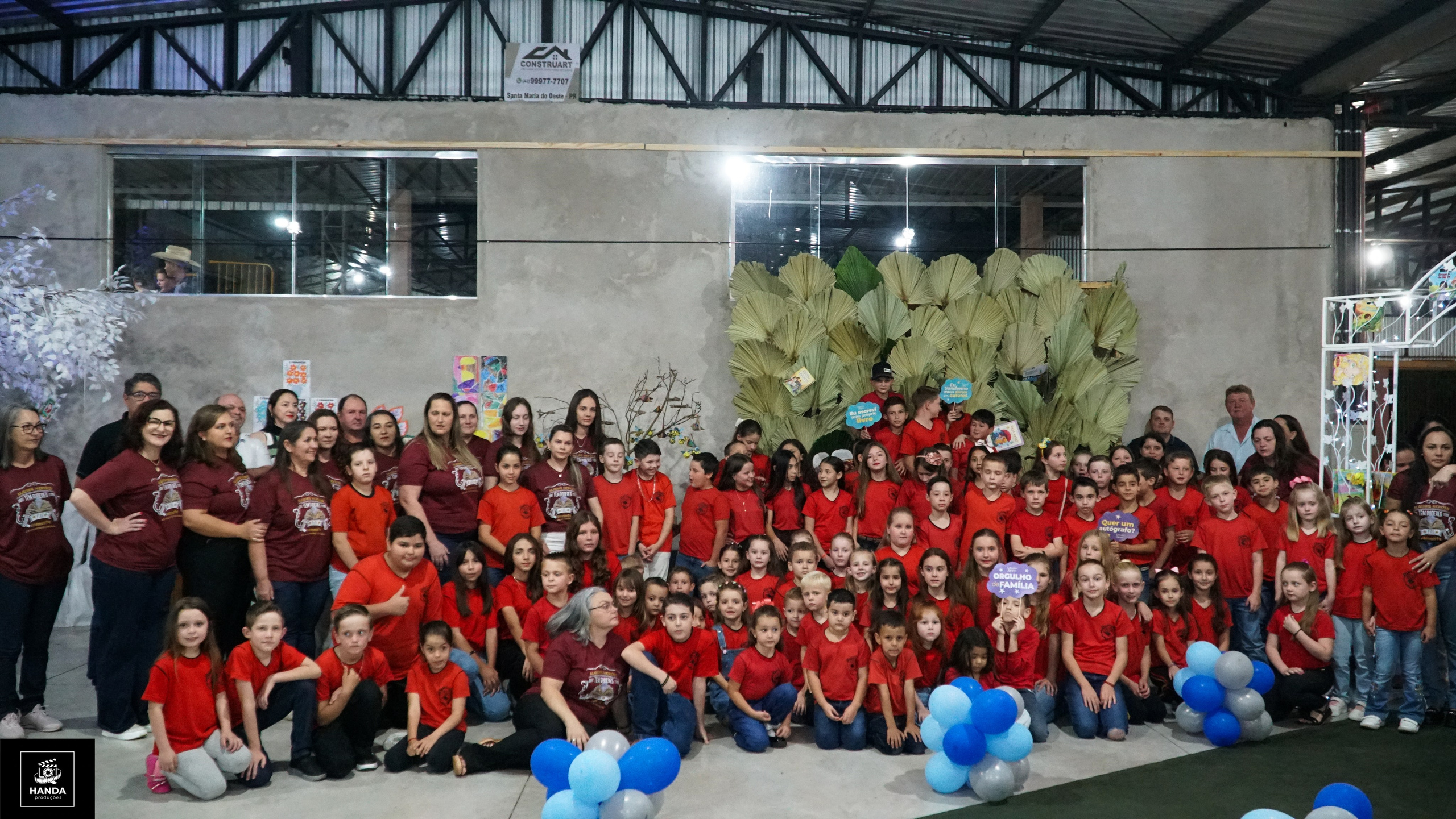 Noite autógrafos colégio Aurélio Buarque de Holanda. Handa Produções