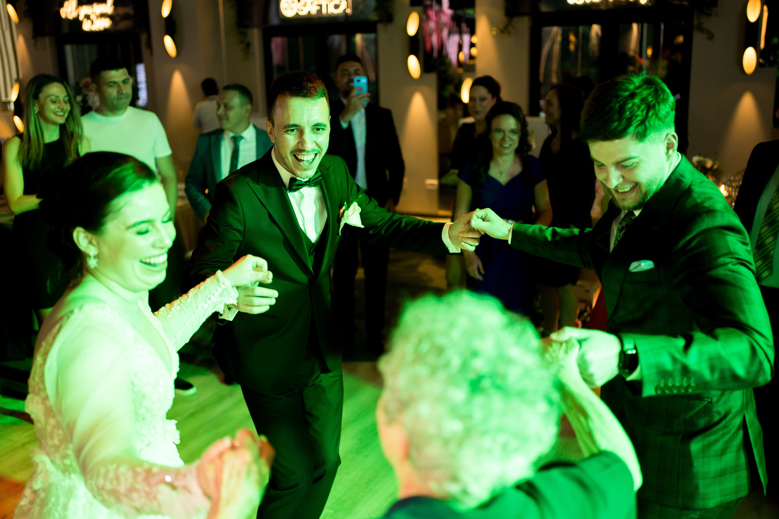 PARTY. Gabriel Florea — Fotograf nuntă București