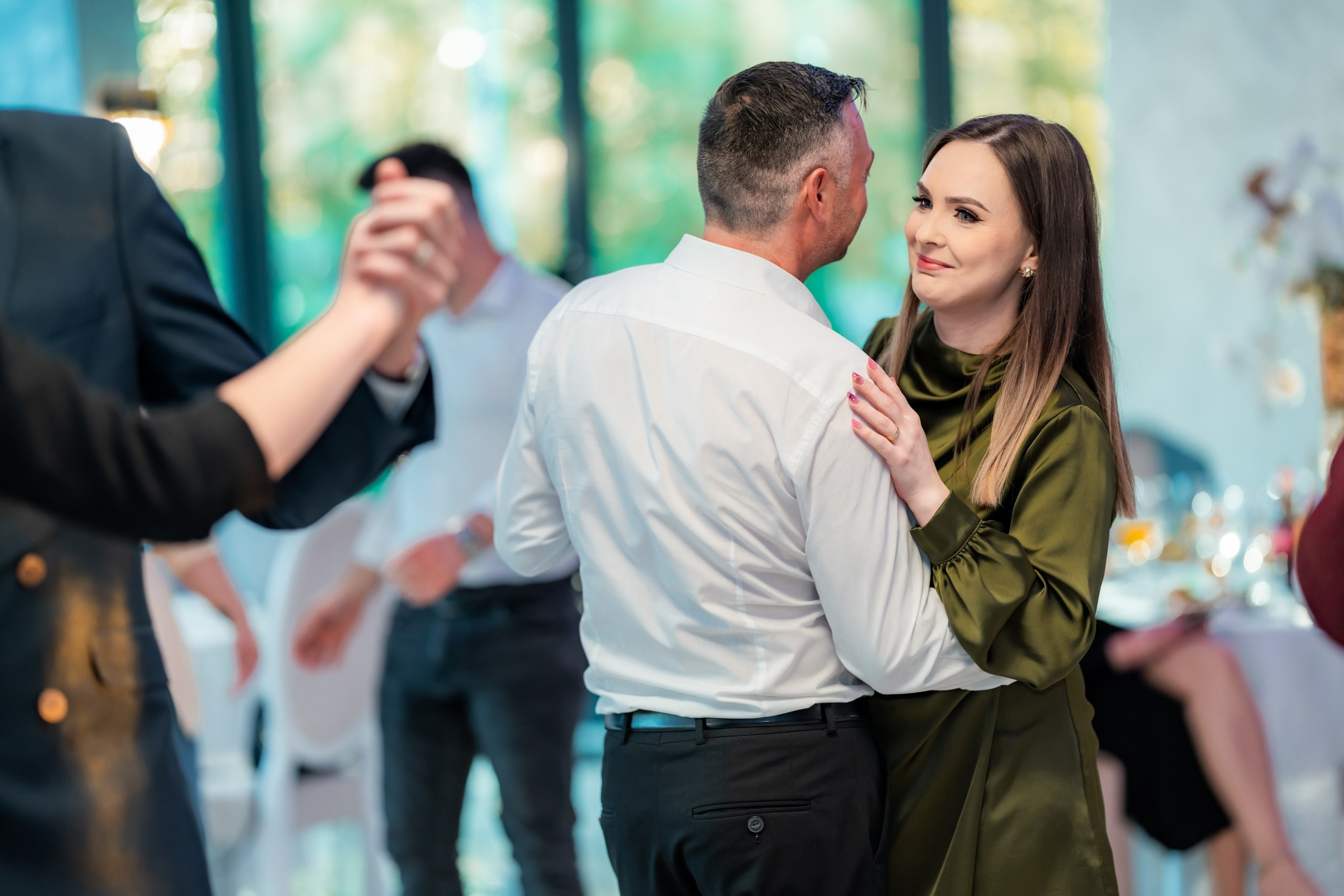 fotograf botez , fotografie botez Botoșani, fotograf Alin Chirilă, amintiri botez, fotografii botez, botez Miruna Parascheva, fotograf copii, fotografie botez în Botoșani-alt="botez , fotografie botez Alin Chirilă, amintiri botez, fotografii emoționante botez Botoșani"-- fotografii-botez-bebelus- amintiri-botez-micuț- moment-sfânt-crestinare- fotografie-emotionanta-botez- detalii-botez-bebelusi- parinti-fericiti-la-botez- fotograf-botez-profesionist- botez-in-biserica-ortodoxa- micuț-botezat-cu-emoție- zâmbete-și-lacrimi-la-botez- bebeluș-la-cristelniță- decor-botez-colorat- botez-cu-dragoste-și-credință- emotie-pura-la-botez- fotograf-botez-botosani- botez-iasi-suceava-fotograf- amintiri-nepretuite-botez-- Preotul ținându-l pe micuțul Mathias Gabriel la botez, în biserica Înălțarea Domnului, Copălău  - Detalii de la botezul lui Mathias – lumânare, trusou și icoană  - Familia lui Mathias Gabriel alături de micuț, în ziua botezului  - Portret emoționant cu mama și bebelușul în brațe, în biserică,fotograf profesionist evenimente Botoșani, Iași, Suceava, Fălticeni, Bacău, Pașcani, Roman - AlinoFotoStudio by Alin Chirilă - servicii foto nuntă, botez, cununie, ședințe foto creative, albume personalizate, fotografii emoționante și calitative pentru cele mai importante momente din viață,fotograf nuntă Botoșani Alin Chirilă,  ședință foto botez Iași - AlinoFotoStudio,  servicii fotograf profesionist evenimente Suceava,  fotograf cununie civilă Fălticeni - Alin Chirilă,  album foto nuntă personalizat Bacău.“Bebeluș botezat în biserică, ținut în brațe de nași”	•	“Detaliu cu lumânarea de botez decorată cu flori albe”	•	“Părinți emoționați alături de copilul lor la ceremonia de botez”	•	“Masa festivă de botez cu decor tematic și tort personalizat”	•	“Momentul în care preotul toarnă apă sfințită pe fruntea bebelușului”	“Bebeluș în rochie albă de botez, zâmbind în brațele mamei”	•	“Detaliu cu cruciulița de botez așezată pe o pernă de satin”	•	“Părinți și nași aprinzând lumânările în timpul ceremoniei de botez”	•	“Tort de botez decorat cu figurine tematice și numele copilului”	•	“Copil botezat dormind liniștit în pătuțul decorat festiv”	•	“Momentul în care preotul binecuvântează copilul în fața altarului”	•	“Invitați adunându-se în jurul mesei festive la petrecerea de botez”	•	“Bebeluș ținând în mână o jucărie personalizată primită la botez”	•	“Familie fericită pozând împreună după ceremonia de botez”	•	“Decor tematic cu baloane și flori la locația petrecerii de botez” fotograf Botoșani fotograf evenimente fotograf botez Alin Chirila fotograf alinofotostudio.fotograf botez Amelis Maria, fotografie botez Botoșani, fotograf Alin Chirilă, amintiri botez, fotografii botez, botez Amelis Maria, fotograf copii, fotografie botez în Botoșani,