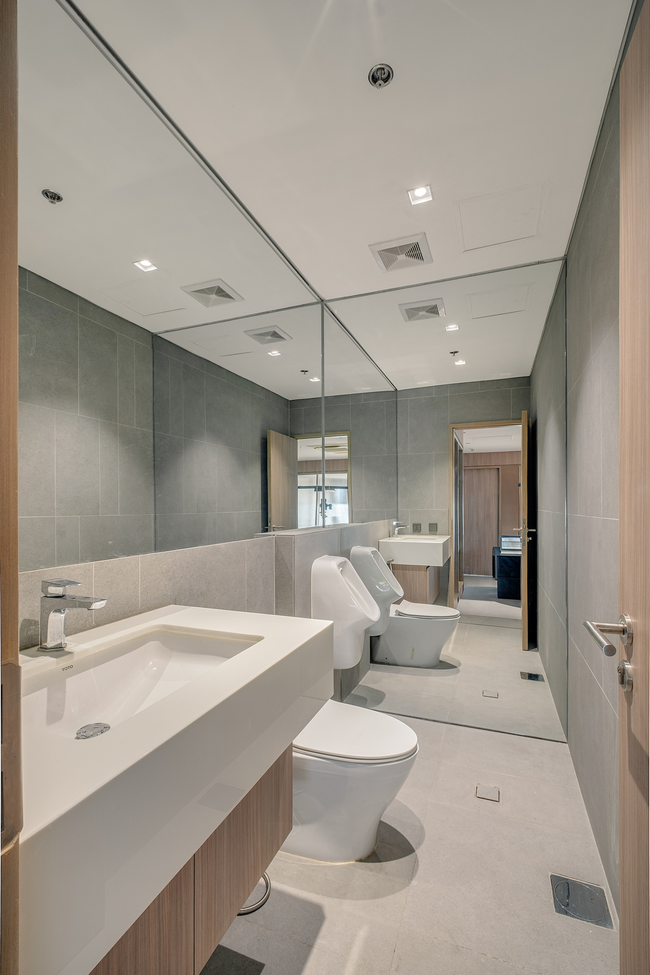 Office // Glaston Tower. Interior & Architectural Photographer Philippines | Argen Carlo Camaclang