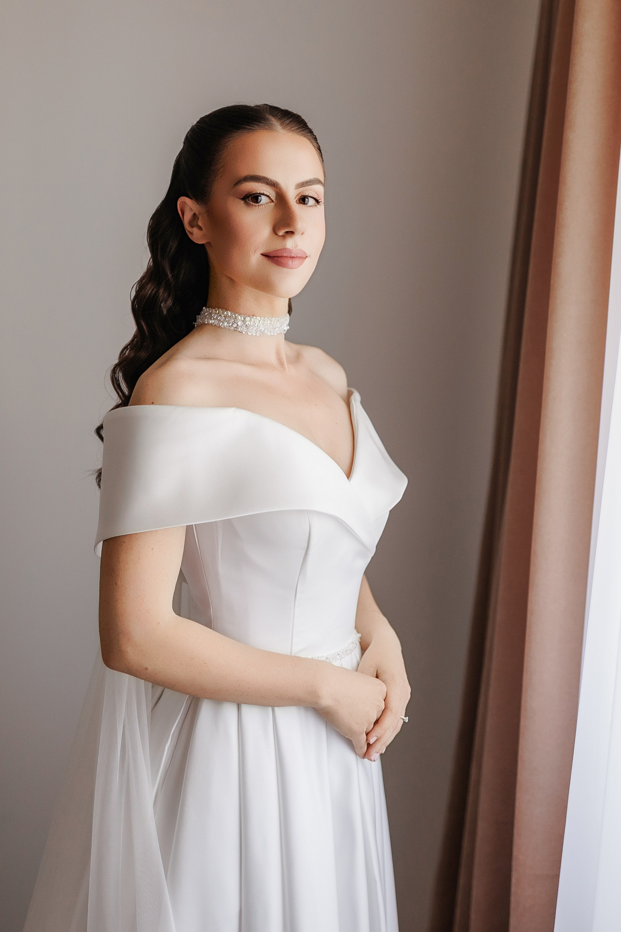 Fotograf nuntă București – pentru cuplurile care iubesc stilul natural. Dacă îți dorești fotografii reale, fără poze rigide, stilul meu este ideal. Las momentele să curgă natural și surprind emoția exact așa cum este.