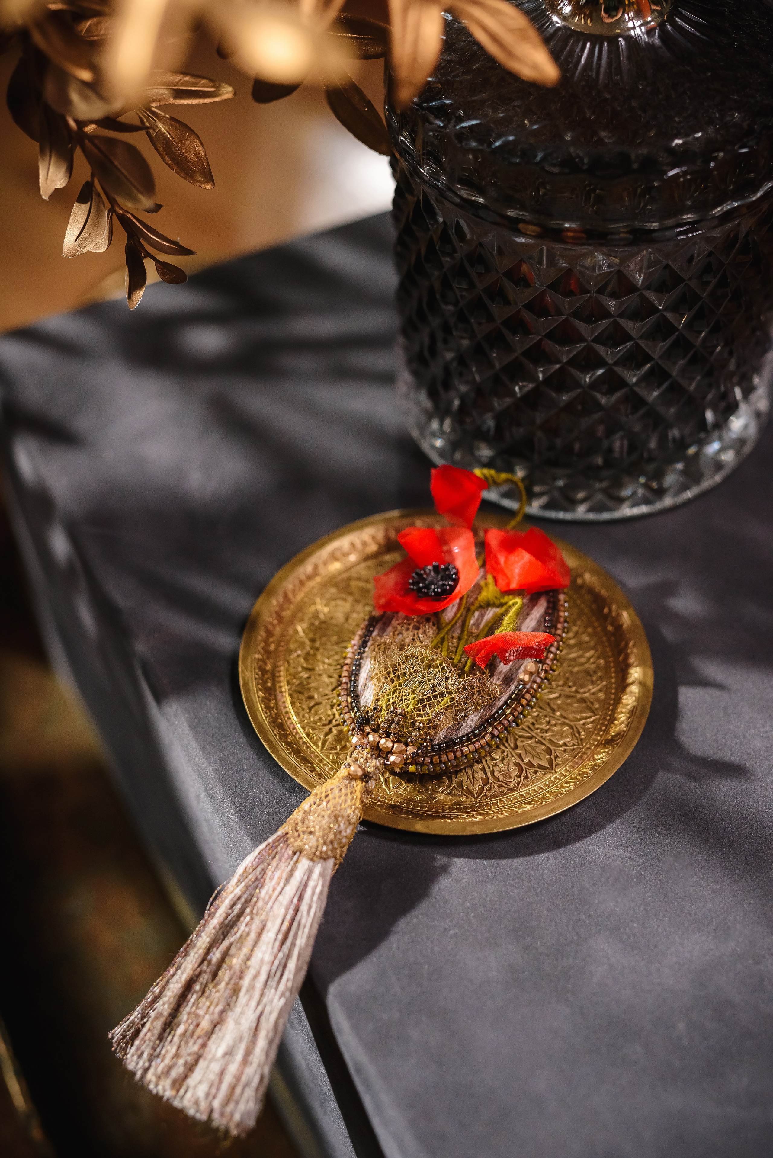 Embroidery of Inga Marita School. Fotogrāfs Rīgā. Gīmenes, individuālās un dažādu produktu fotosesijas