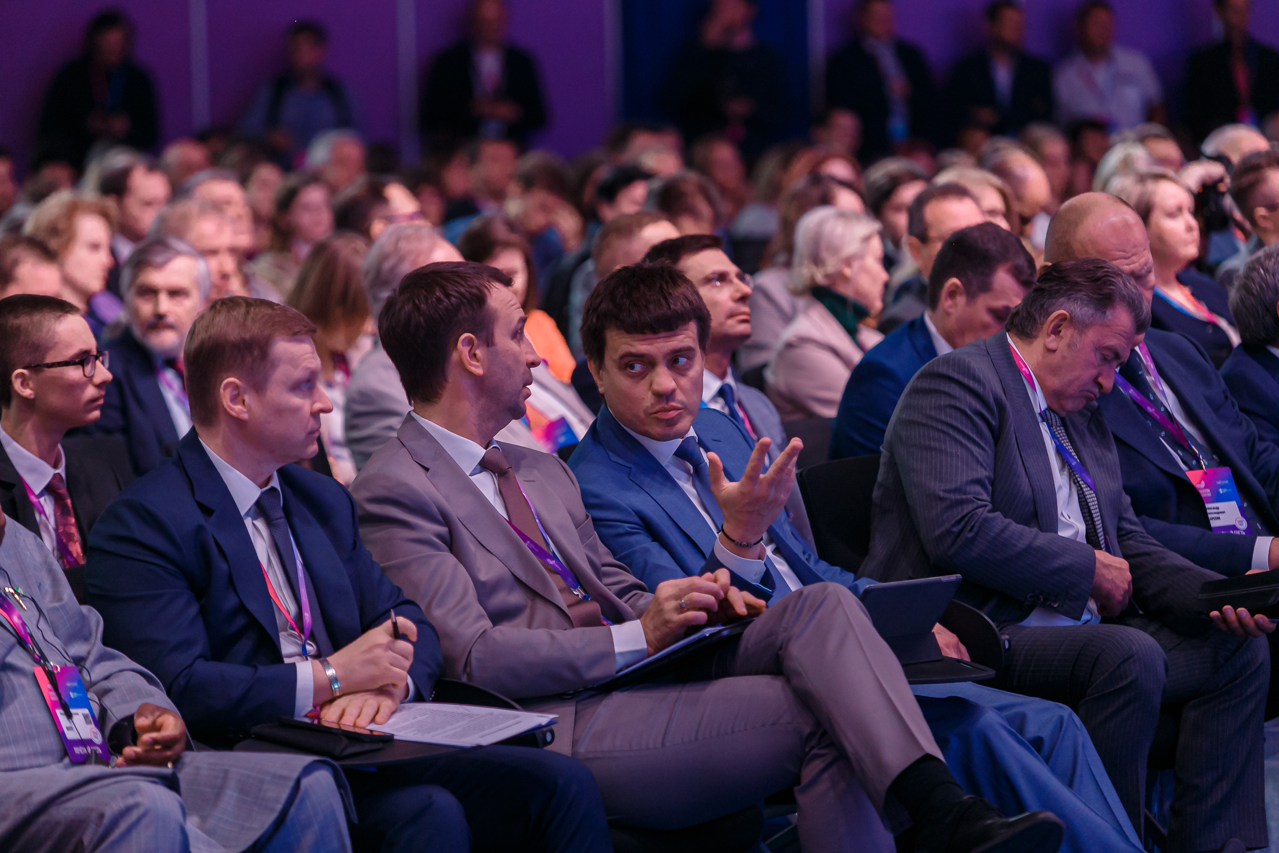 Foro Internacional de Desarrollo Tecnológico. Fotógrafo de retrato, familia y reportajes en Valencia | España | Europa Vitalii Lumier