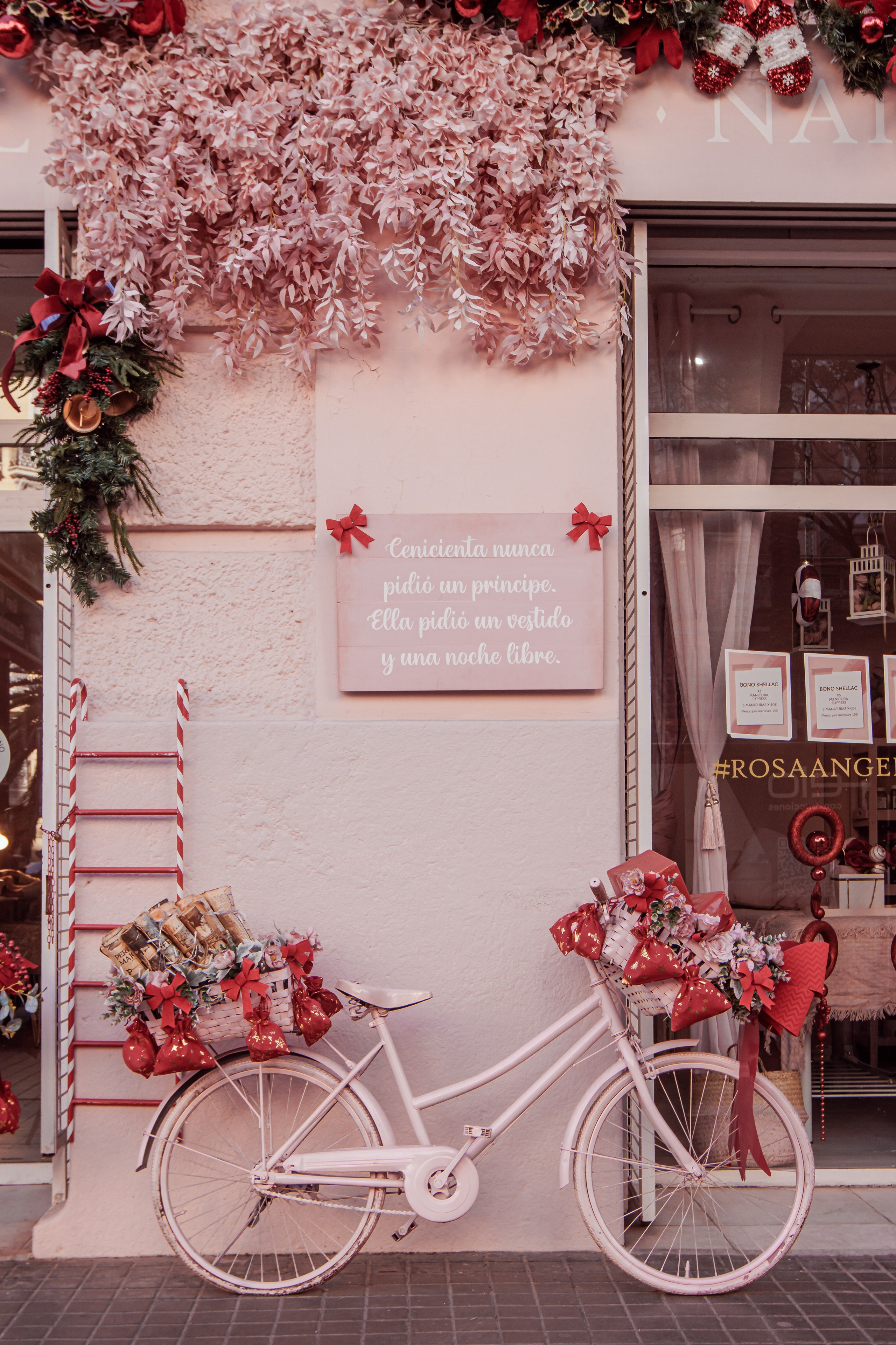 Salón de uñas. Fotógrafo de retrato, familia y reportajes en Valencia | España | Europa Vitalii Lumier